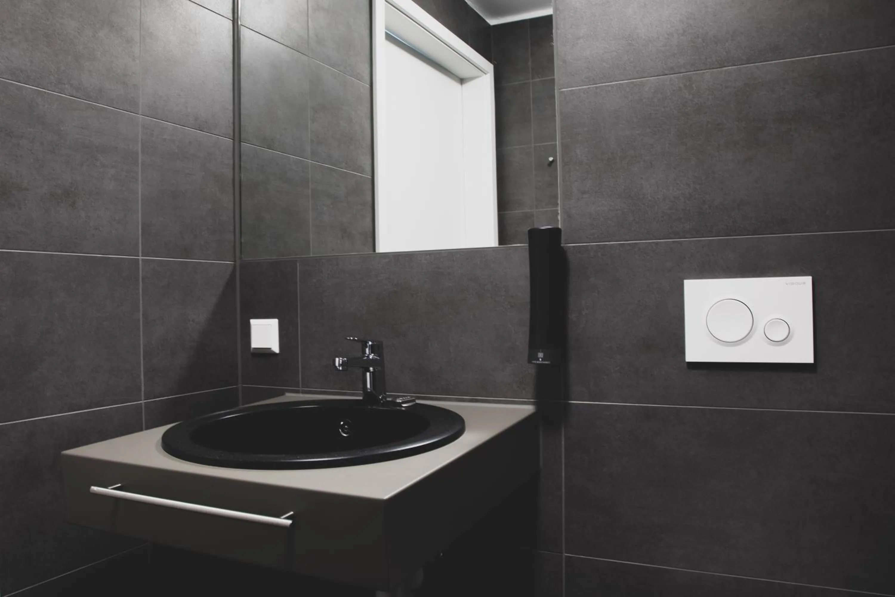 Bathroom in Das Schlafwerk Stuttgart-Nord -SELF-CHECK IN - keine Rezeption-LowBudget-cashless