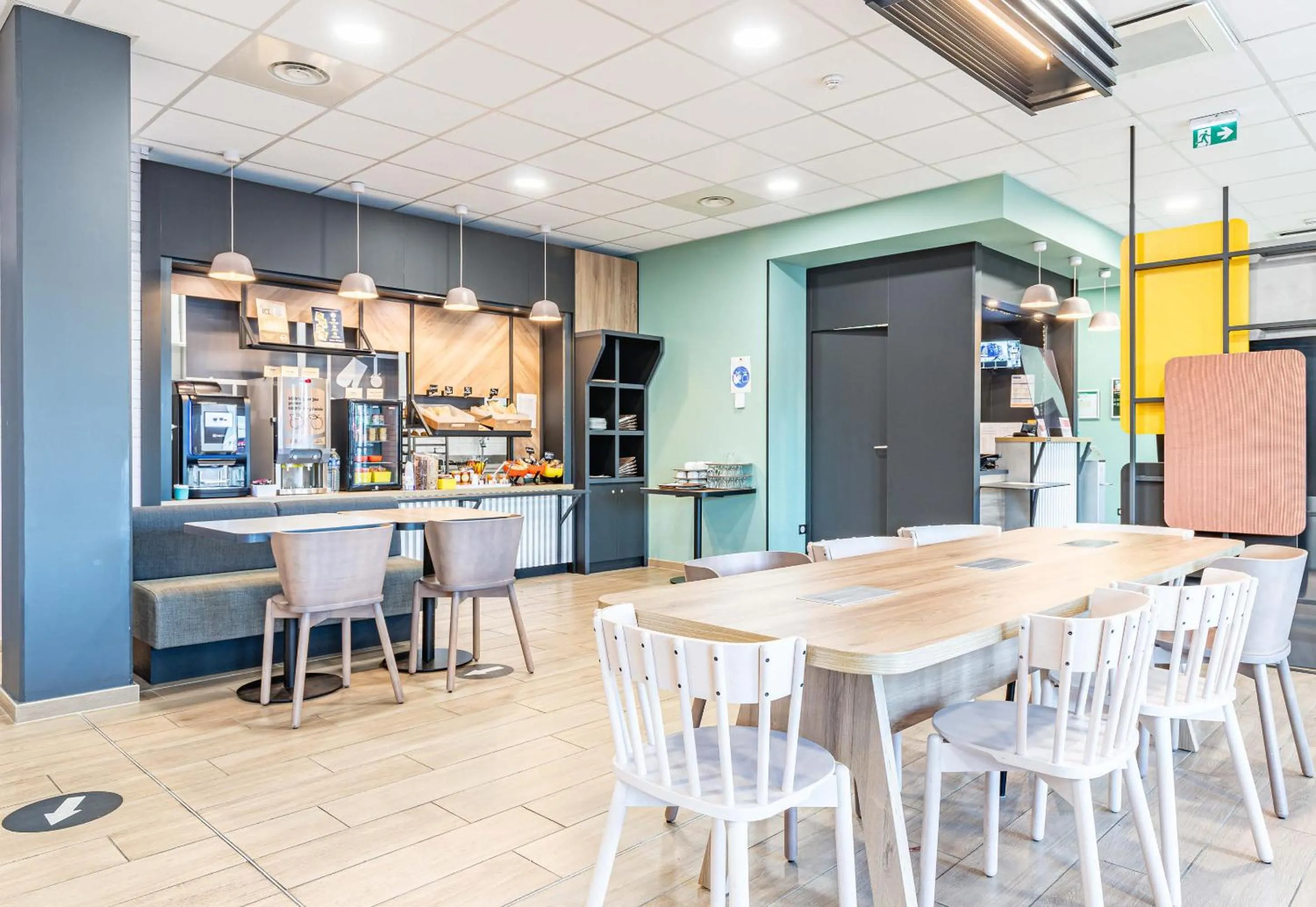 Restaurant/places to eat in B&B HOTEL Poitiers Aéroport