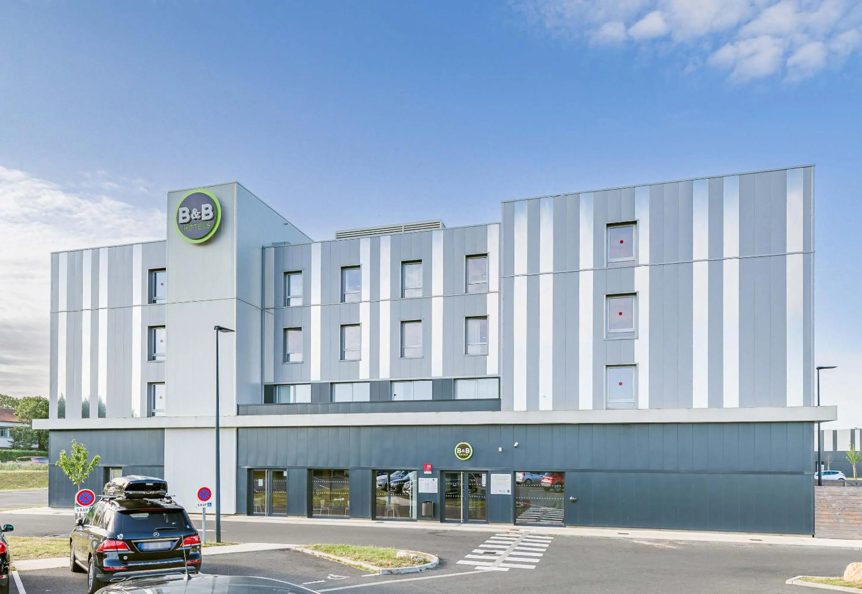 Property building in B&B HOTEL Poitiers Aéroport