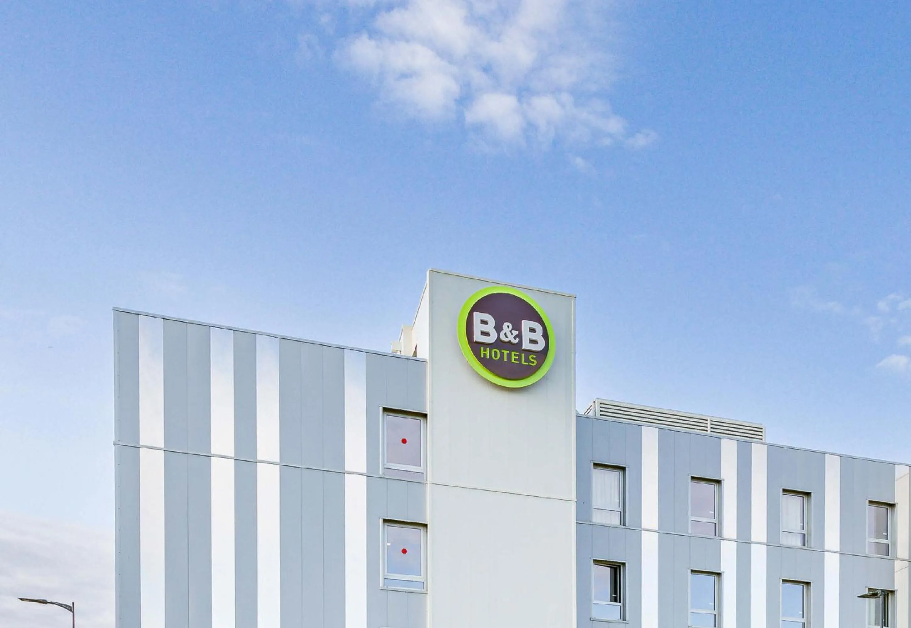 Property building in B&B HOTEL Poitiers Aéroport