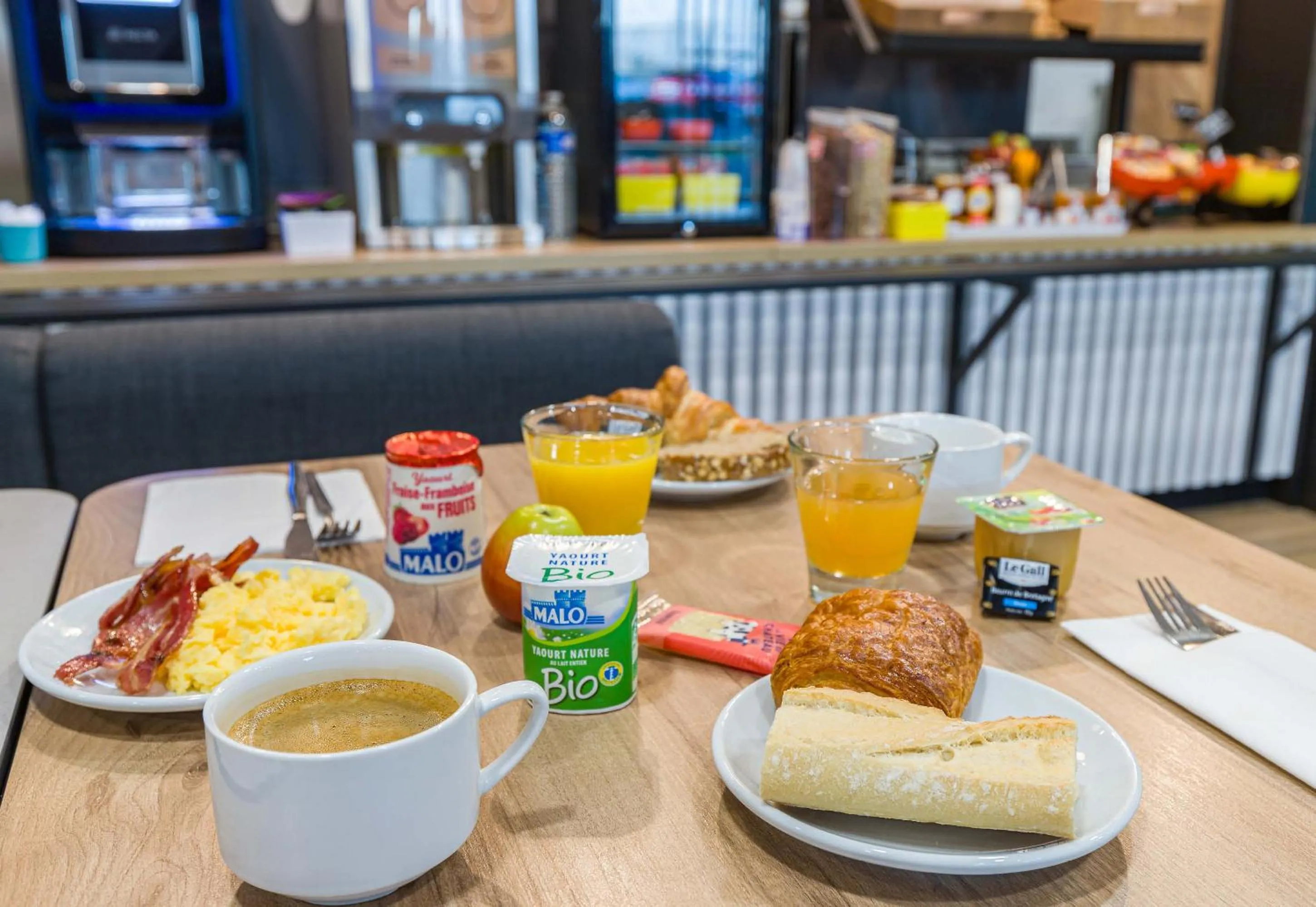 Breakfast in B&B HOTEL Poitiers Aéroport