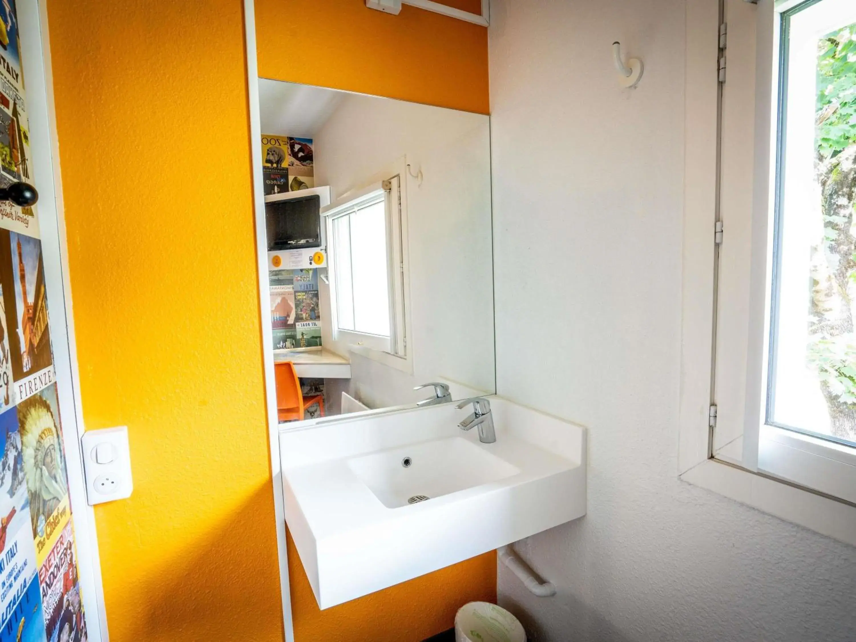 Bedroom in hotelF1 Brive Ussac Bedroom in hotelF1 Brive Ussac