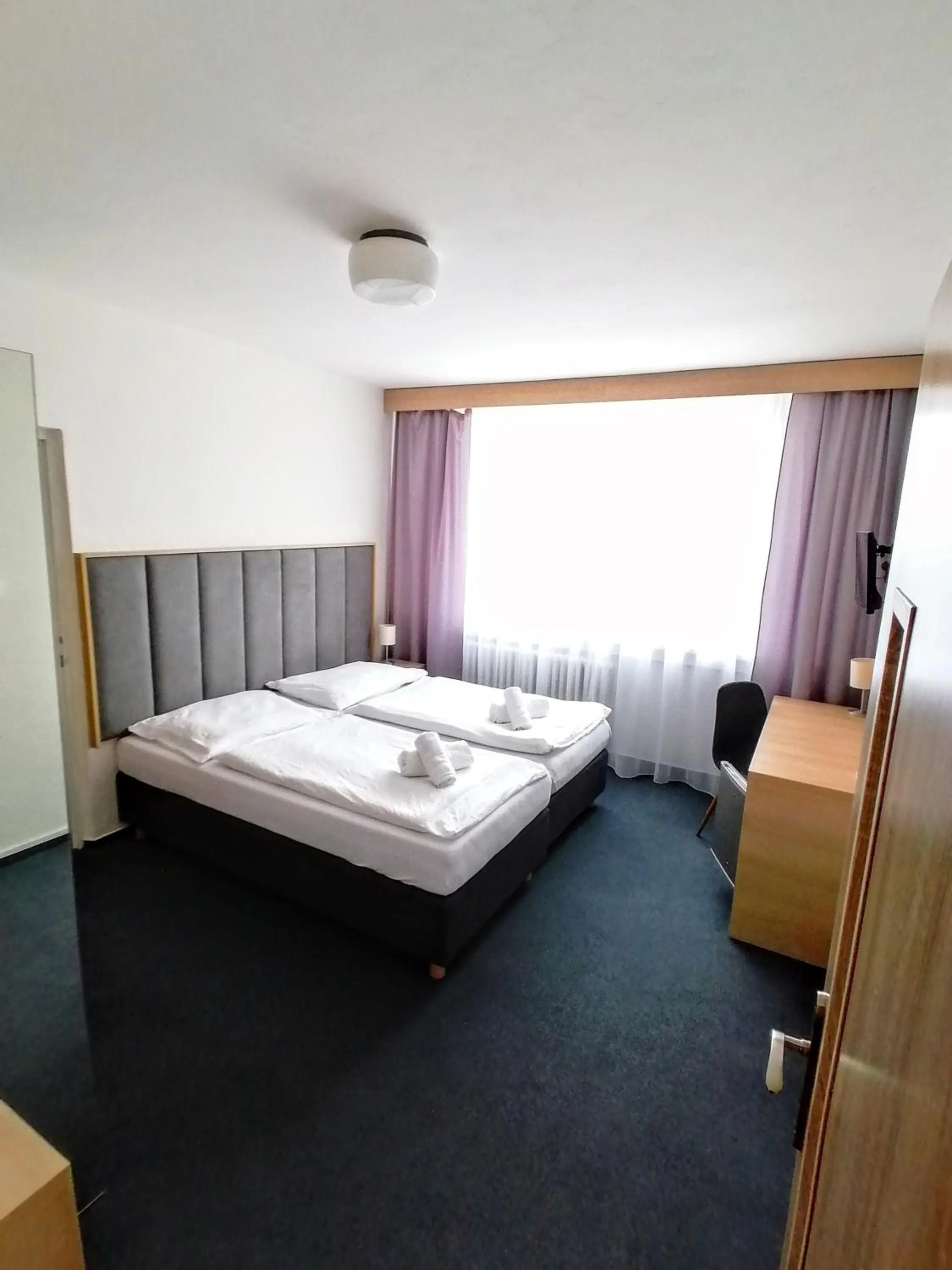 Bed in Horský hotel Jelenovská s bazénem v ceně