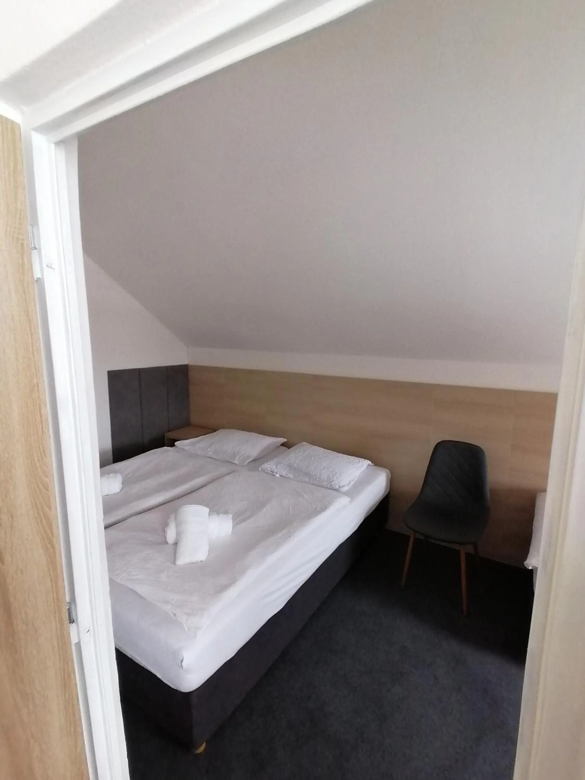 Bed in Horský hotel Jelenovská s bazénem v ceně