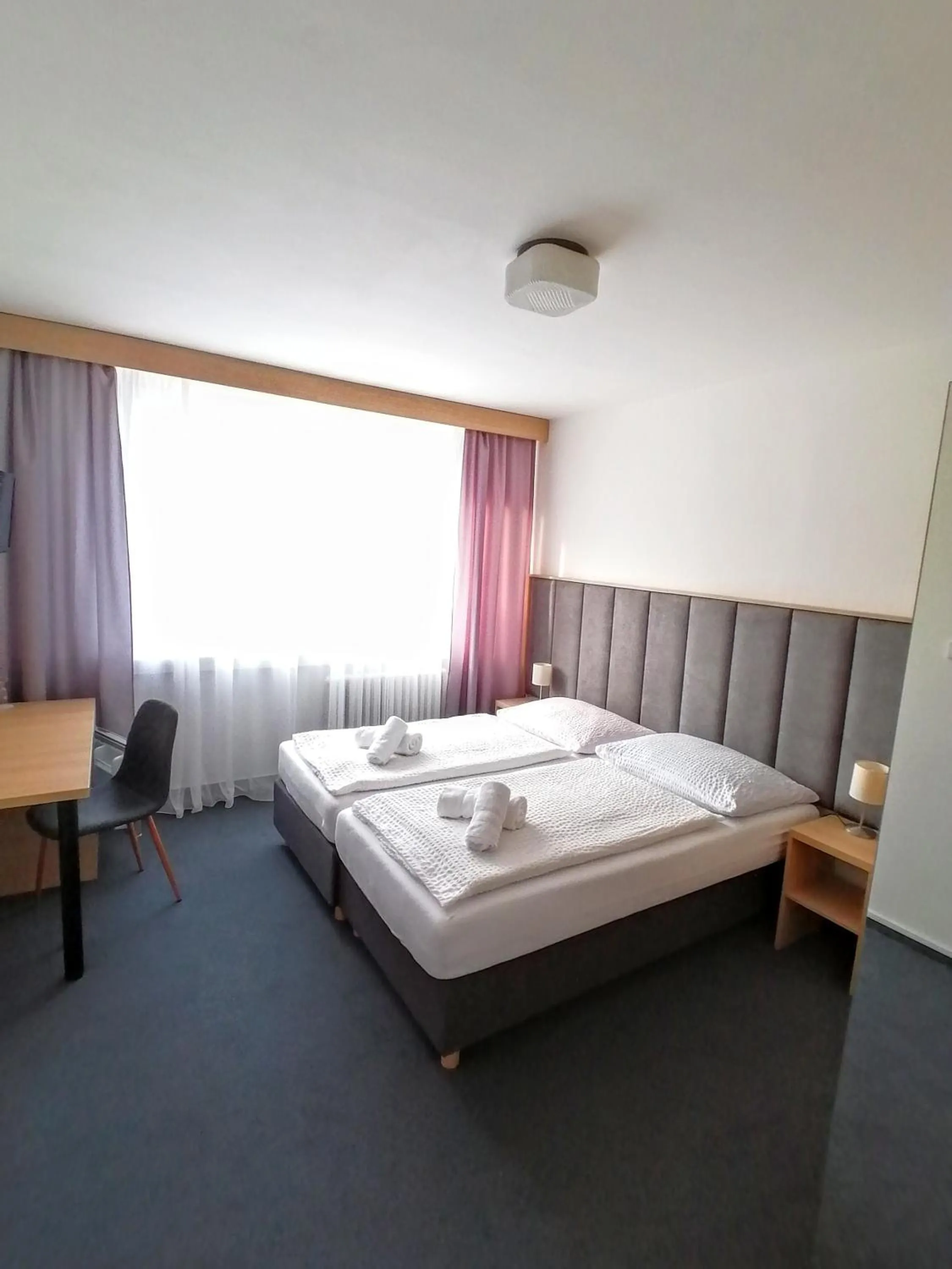 Bed in Horský hotel Jelenovská s bazénem v ceně