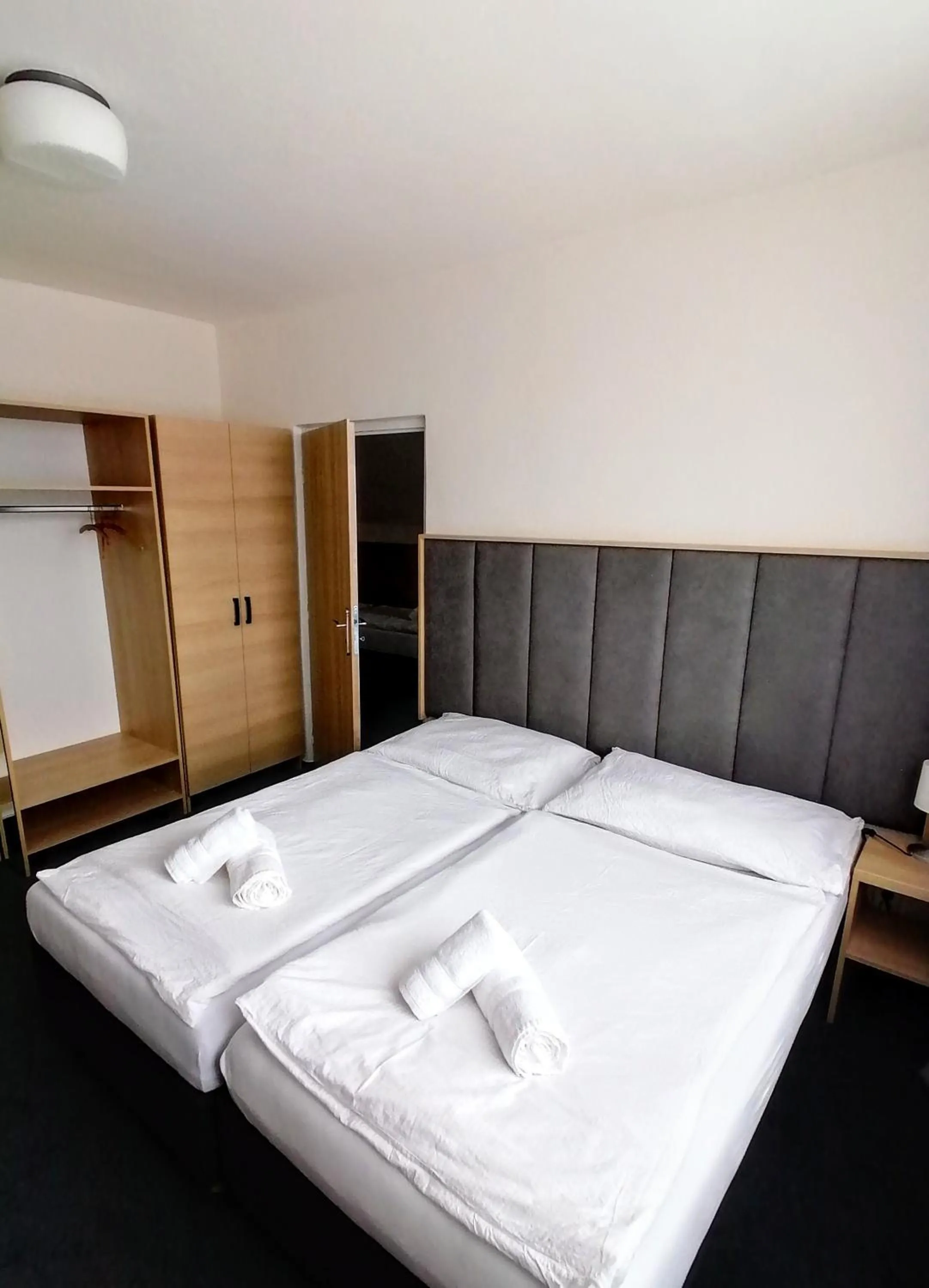 Bed in Horský hotel Jelenovská s bazénem v ceně