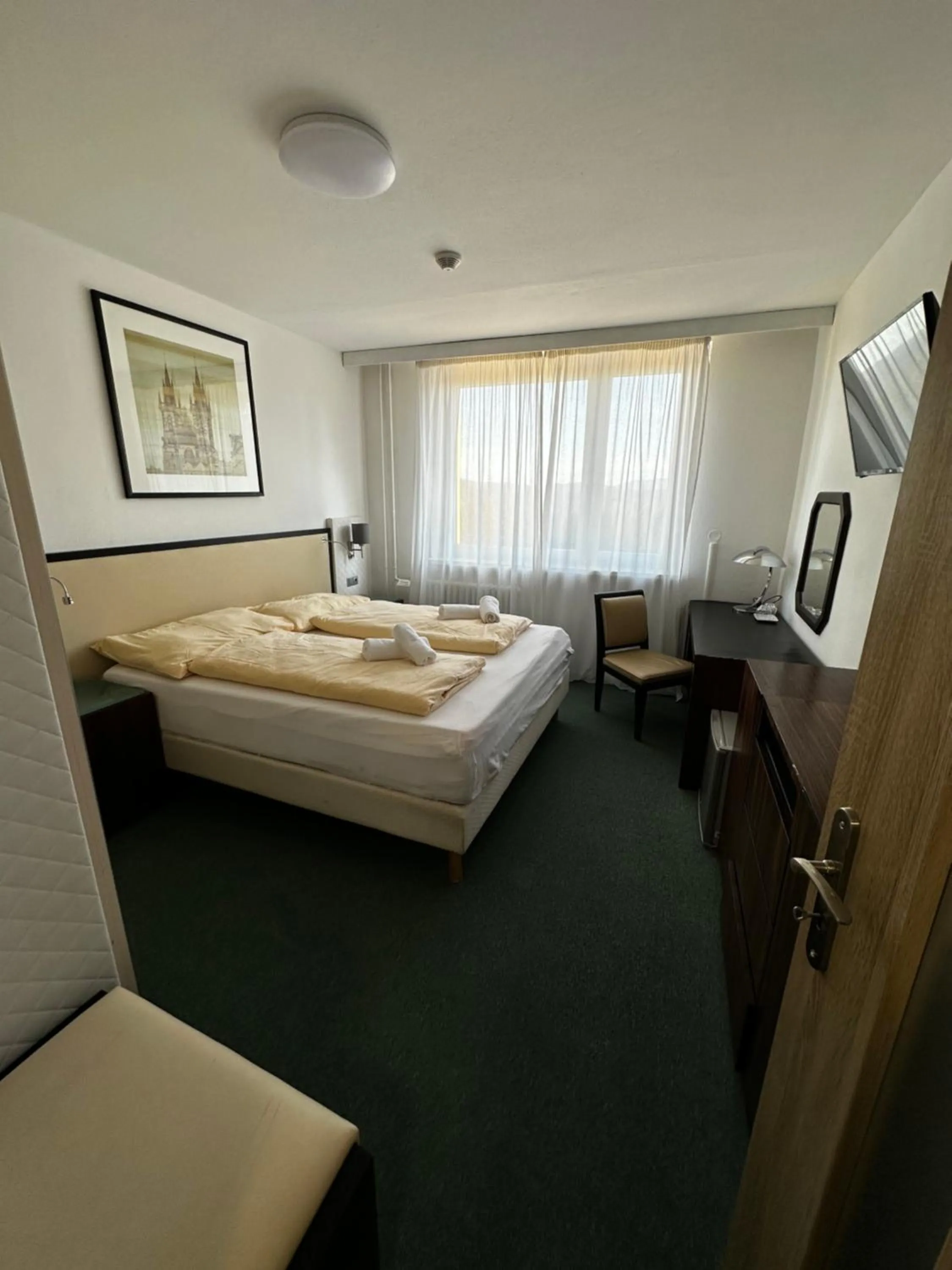 Bed in Horský hotel Jelenovská s bazénem v ceně