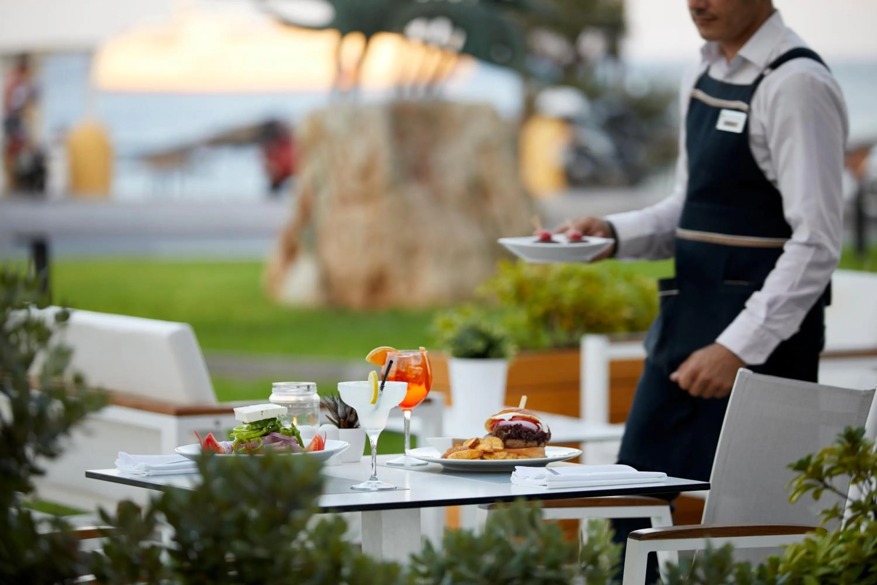 Restaurant/places to eat in Aquarium View Hotel