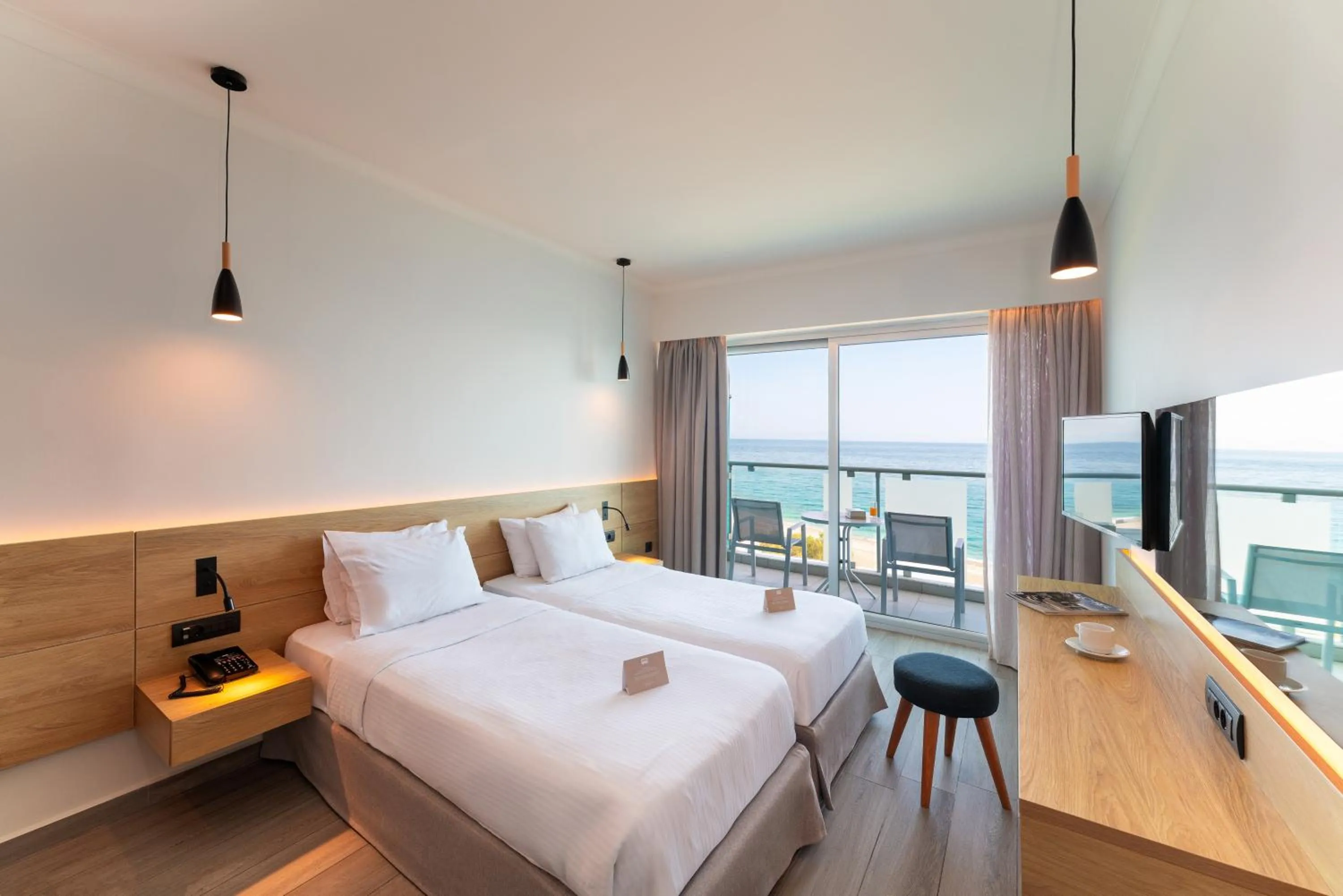 Bed in Aquarium View Hotel