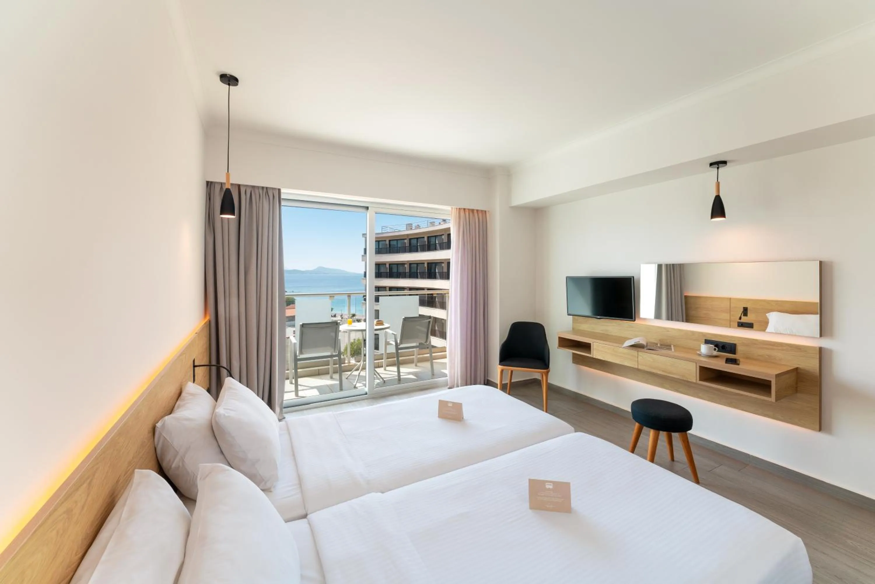 Bed in Aquarium View Hotel