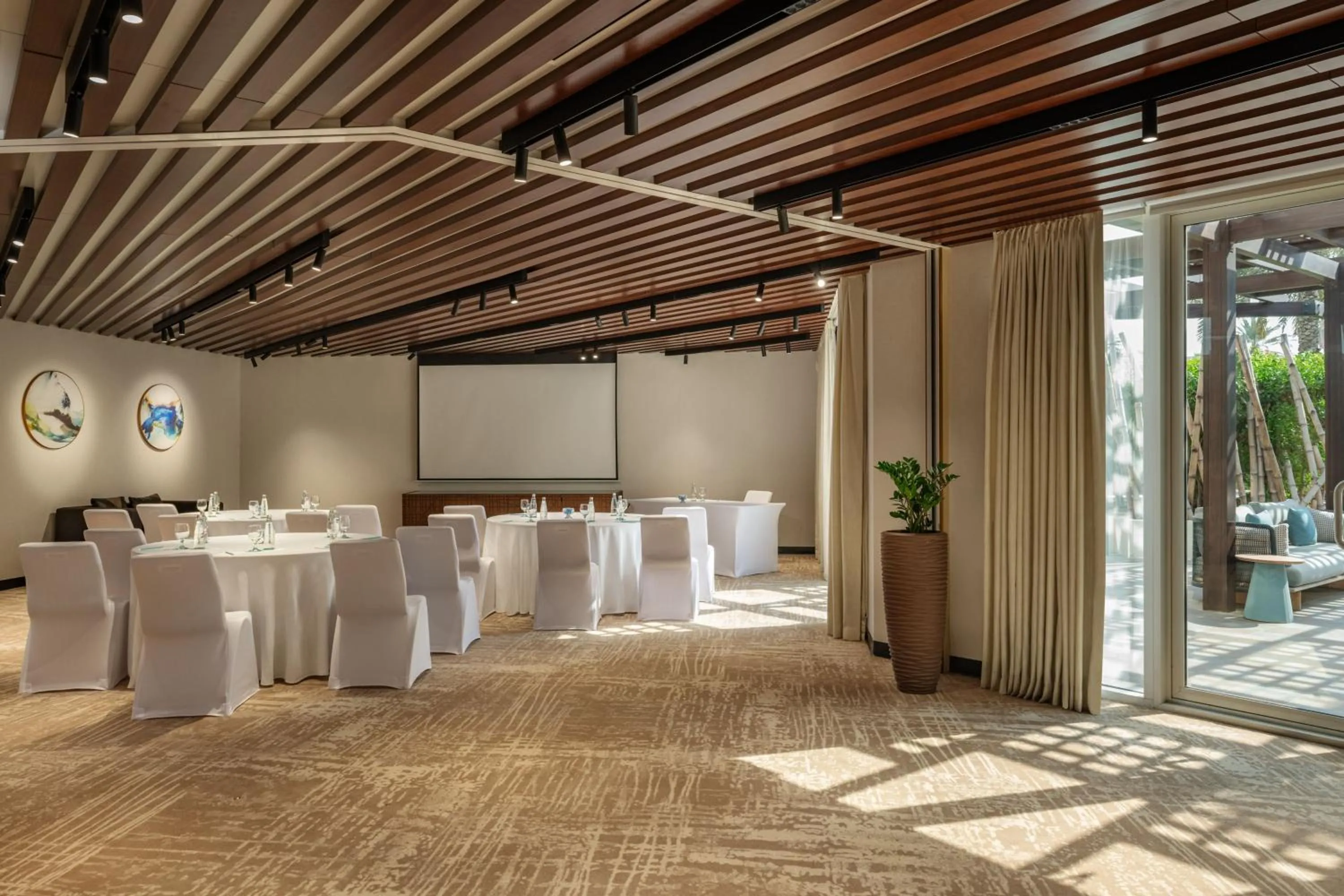 Lounge or bar in Le Méridien Dubai Hotel & Conference Centre