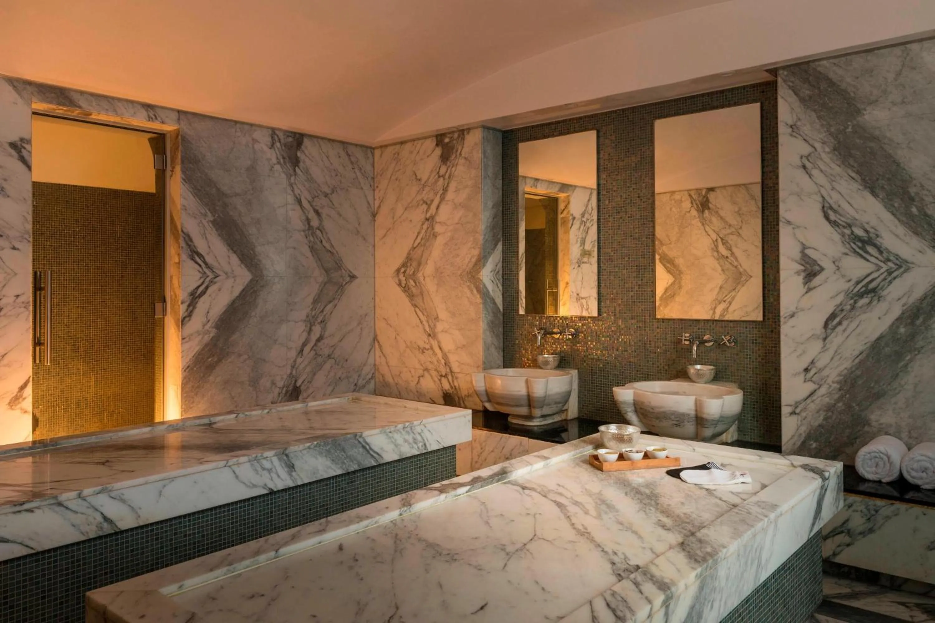 Spa and wellness centre/facilities, Bed in Le Méridien Dubai Hotel & Conference Centre