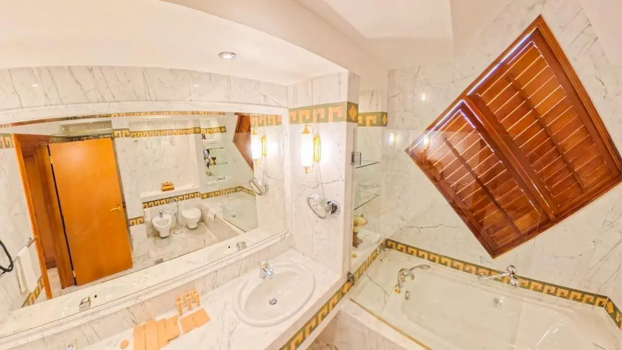 Bathroom in Oryx Grand Hotel Jebel Hafeet Bathroom in Oryx Grand Hotel Jebel Hafeet