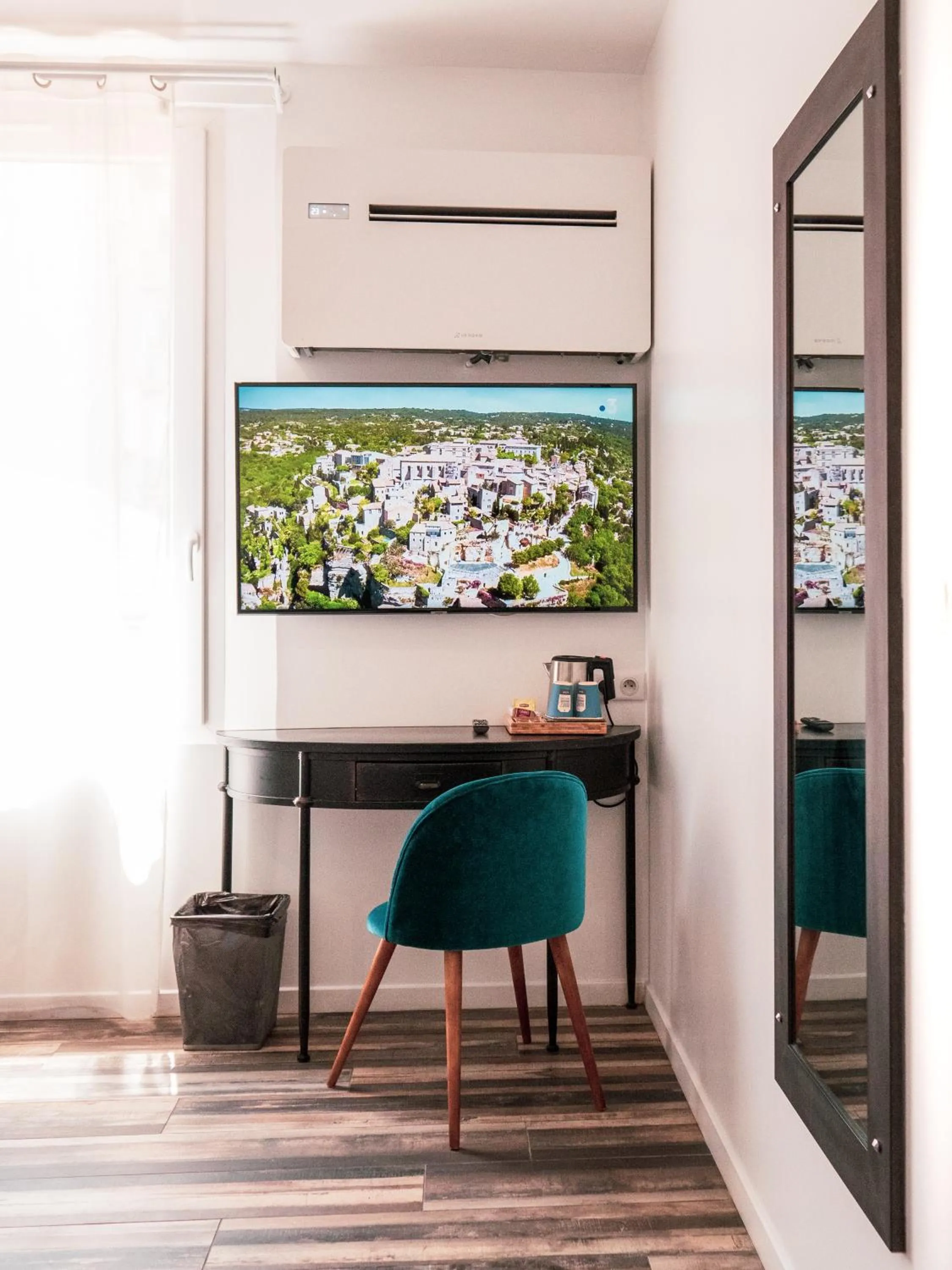 TV and multimedia in Kyriad Marseille Blancarde - Timone