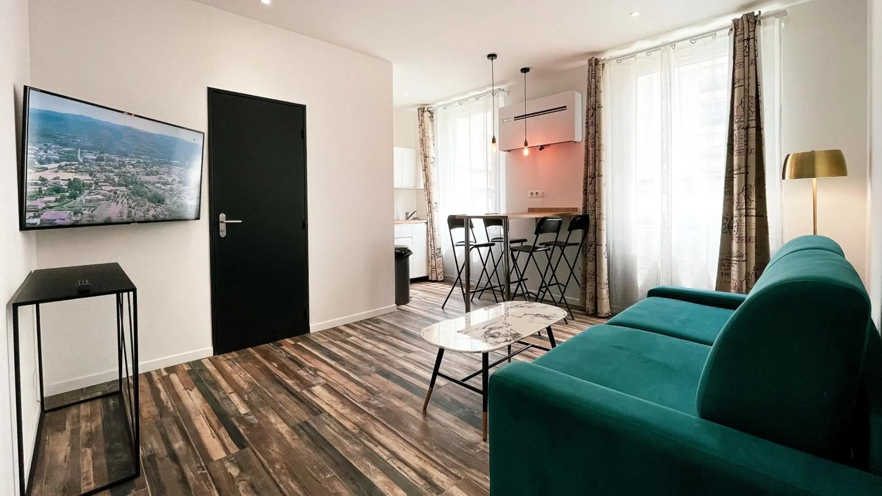 Living room in Kyriad Marseille Blancarde - Timone Living room in Kyriad Marseille Blancarde - Timone