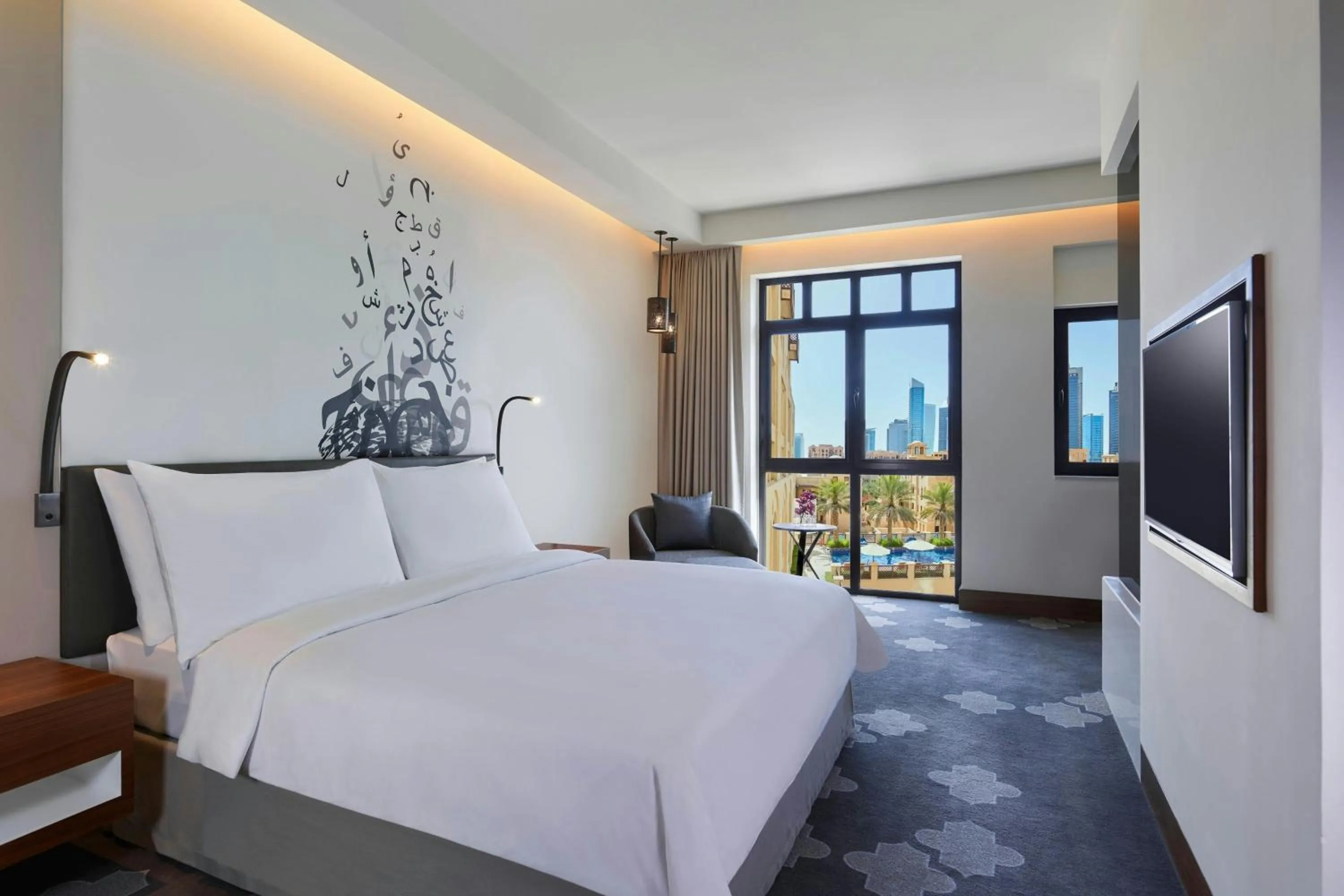 Swimming pool, Bed in The Heritage Hotel, Autograph Collection, Downtown Dubai