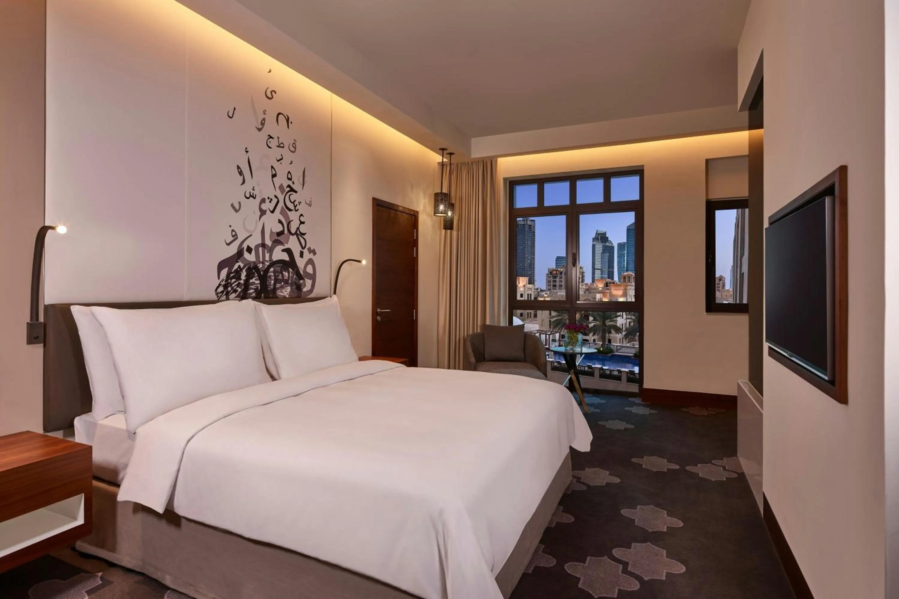 Swimming pool, Bed in The Heritage Hotel, Autograph Collection, Downtown Dubai
