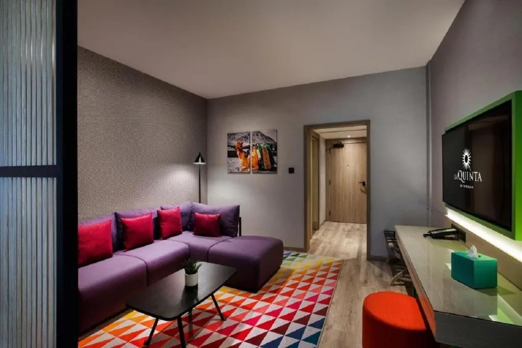 TV and multimedia in La Quinta by Wyndham Dubai Jumeirah