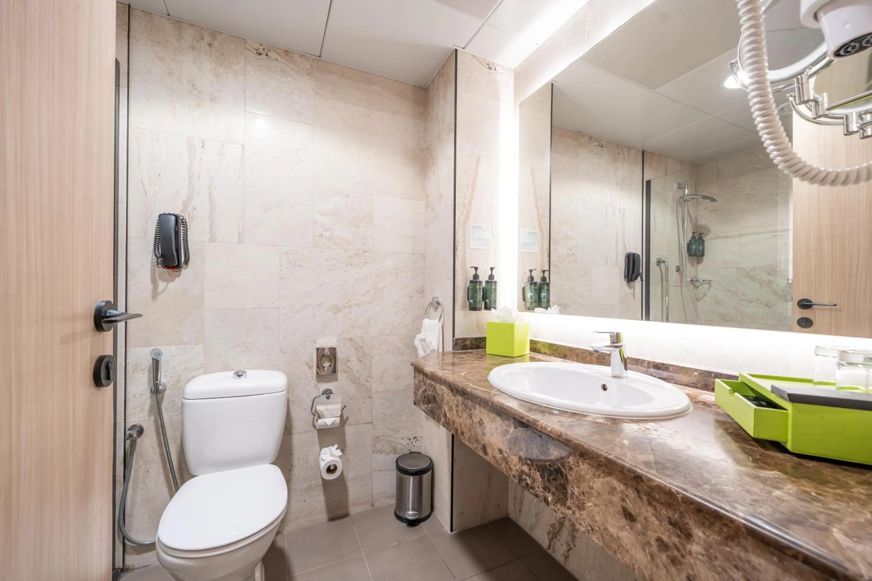 Shower in La Quinta by Wyndham Dubai Jumeirah