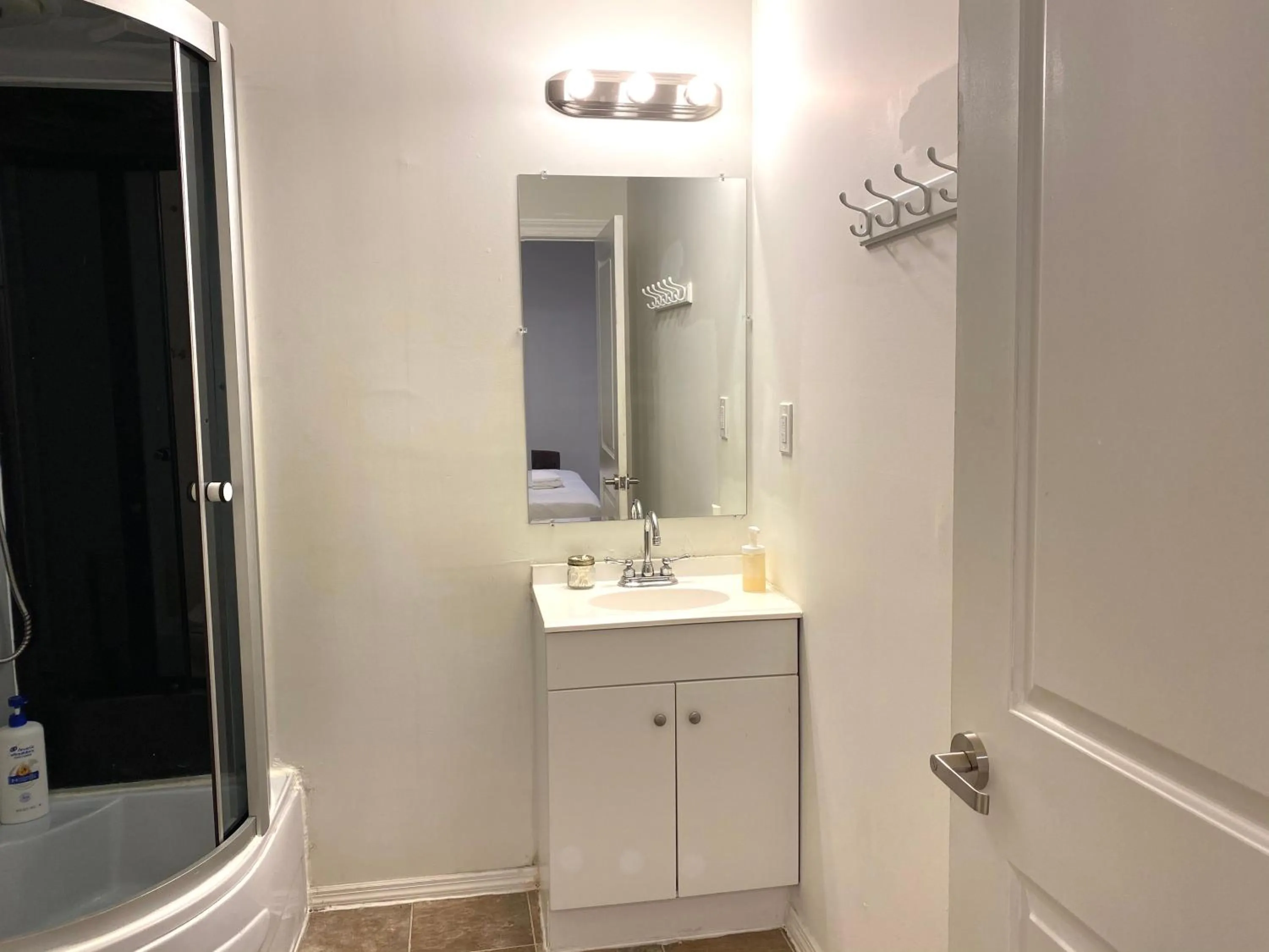 Bathroom in Alina & Fanny - Philadelphia Convention Center