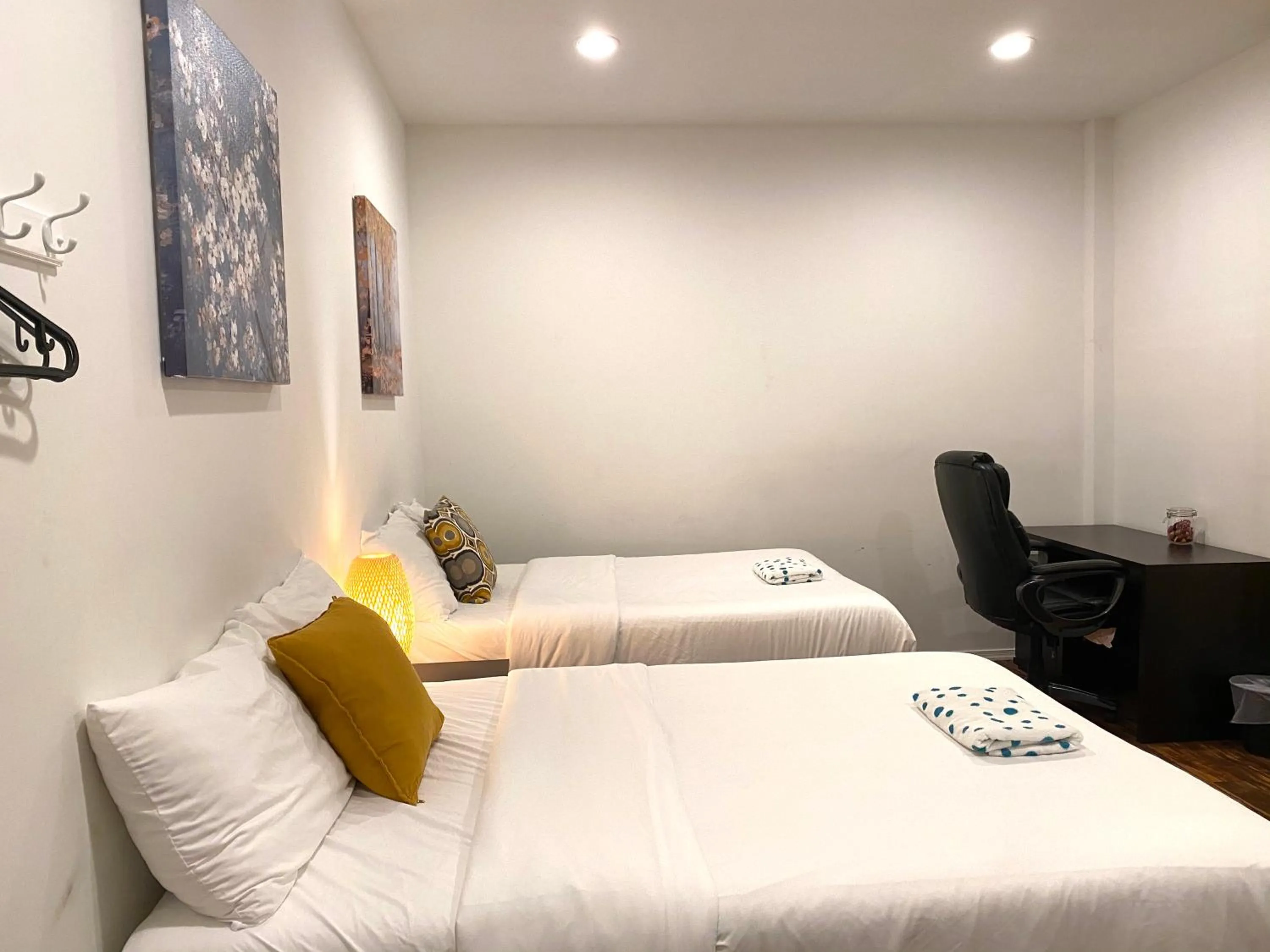 Bedroom, Bed in Alina & Fanny - Philadelphia Convention Center