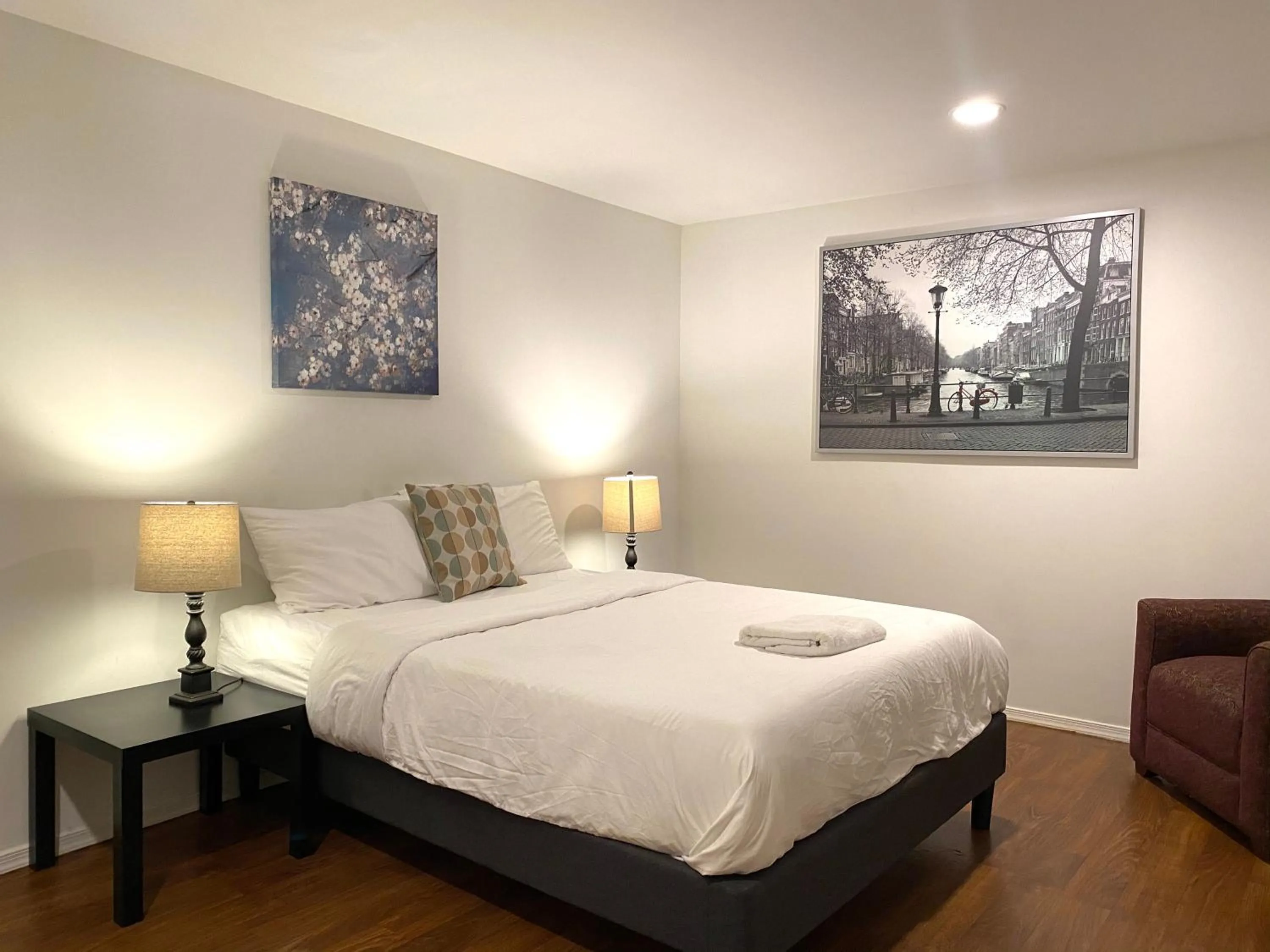 Bedroom, Bed in Alina & Fanny - Philadelphia Convention Center