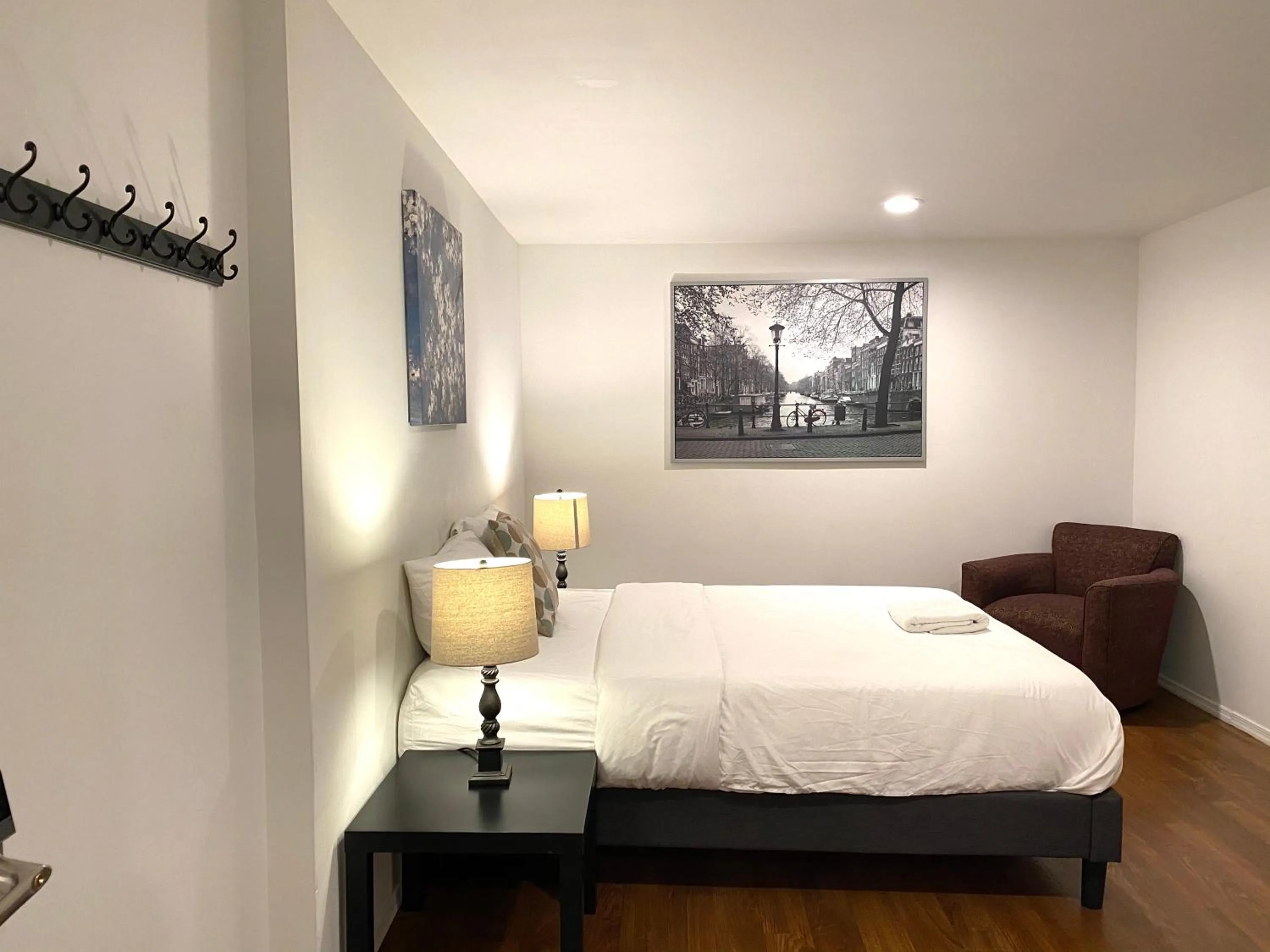 Bedroom, Bed in Alina & Fanny - Philadelphia Convention Center