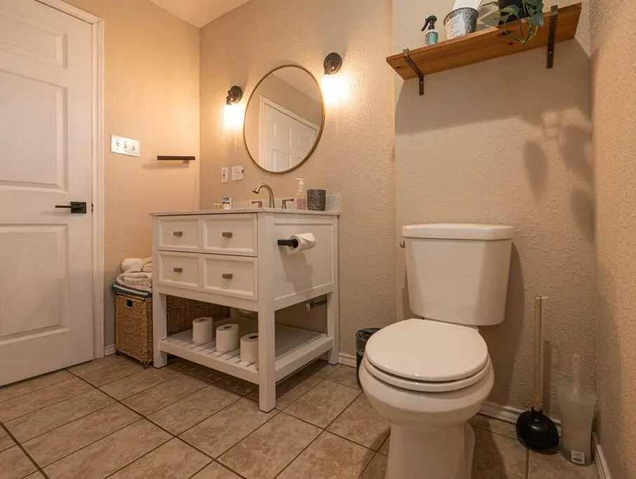 Escape to a Restored 1920s East Waco Bungalow