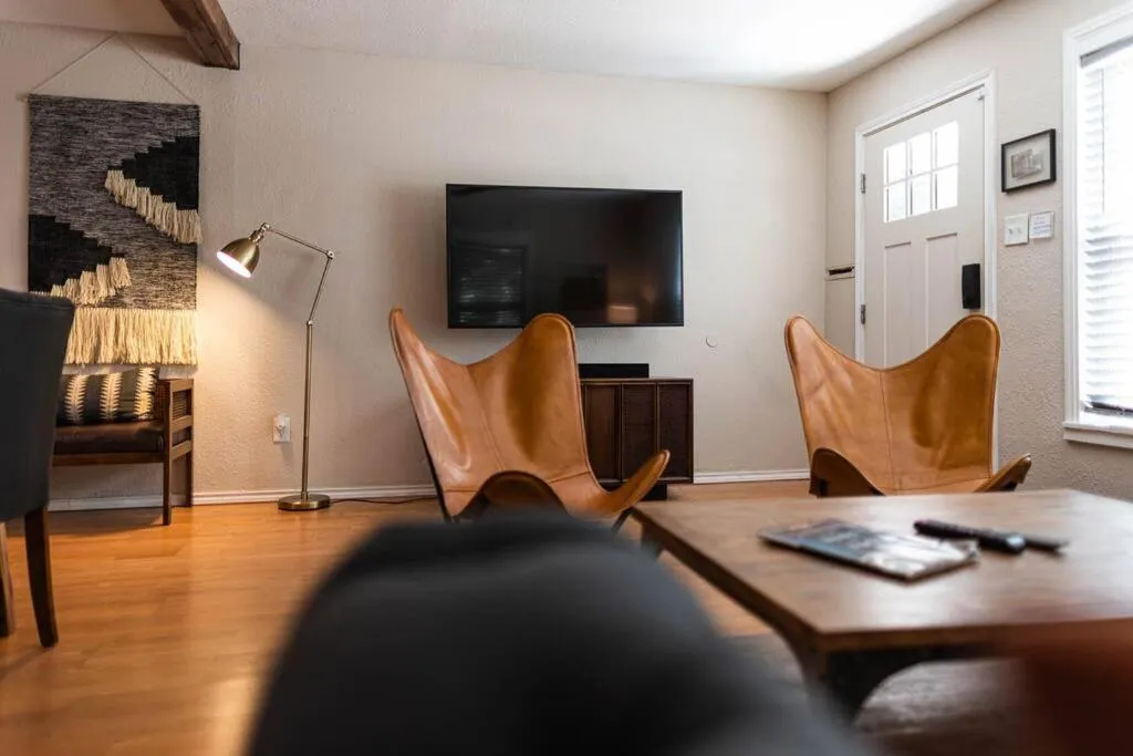 Escape to a Restored 1920s East Waco Bungalow