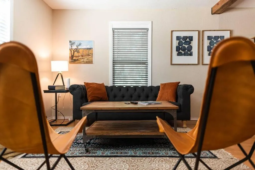 Escape to a Restored 1920s East Waco Bungalow