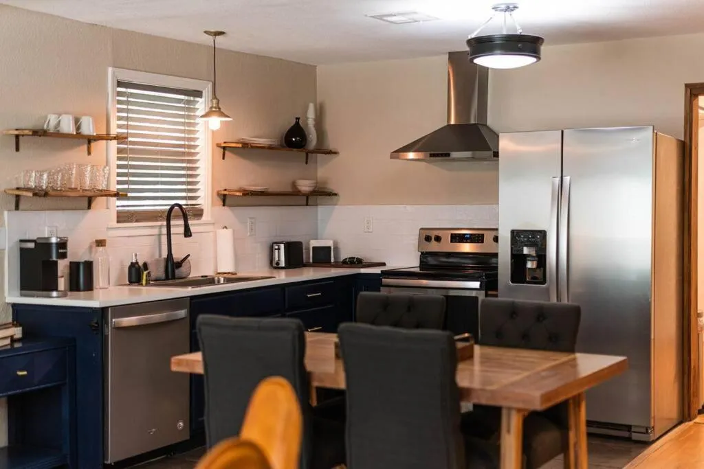 Escape to a Restored 1920s East Waco Bungalow