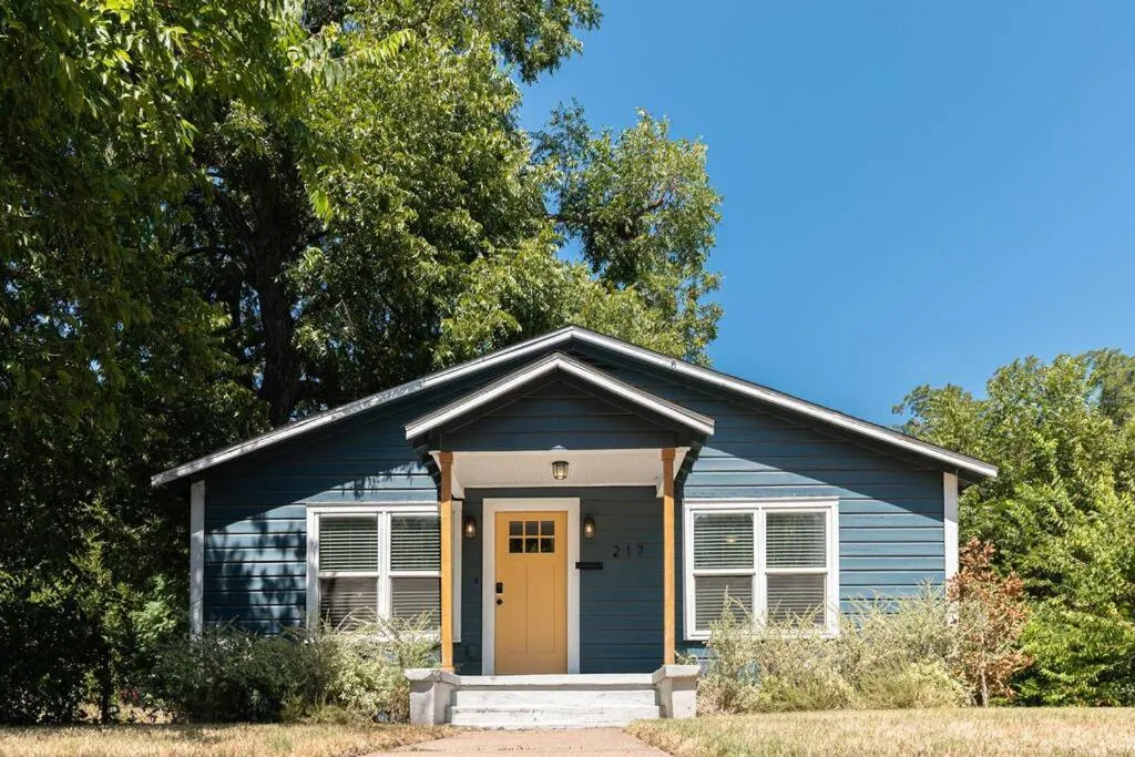 Escape to a Restored 1920s East Waco Bungalow
