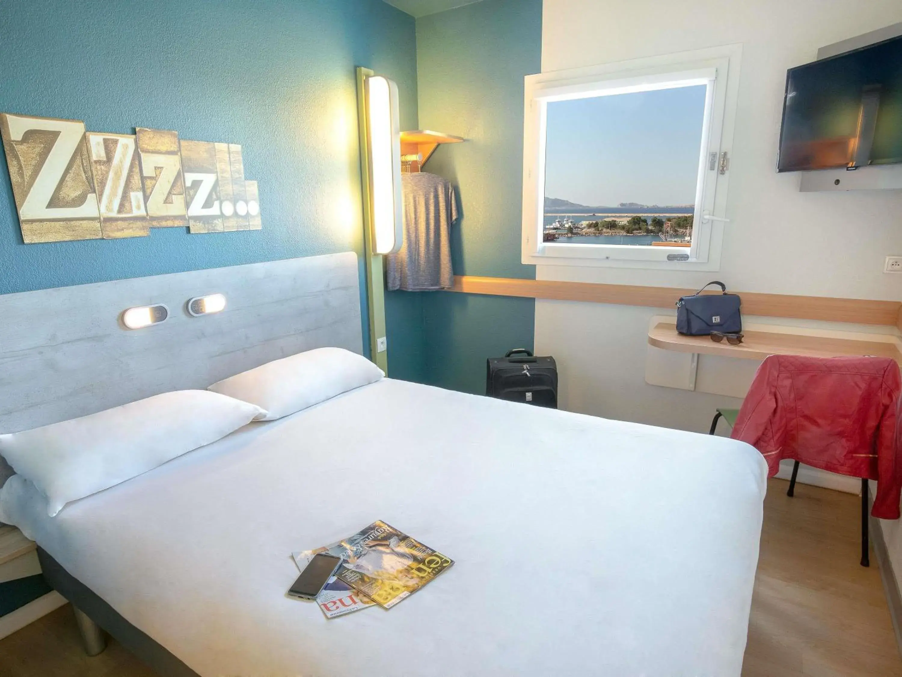 Bedroom, Bed in ibis budget Marseille L'Estaque Bedroom, Bed in ibis budget Marseille L'Estaque