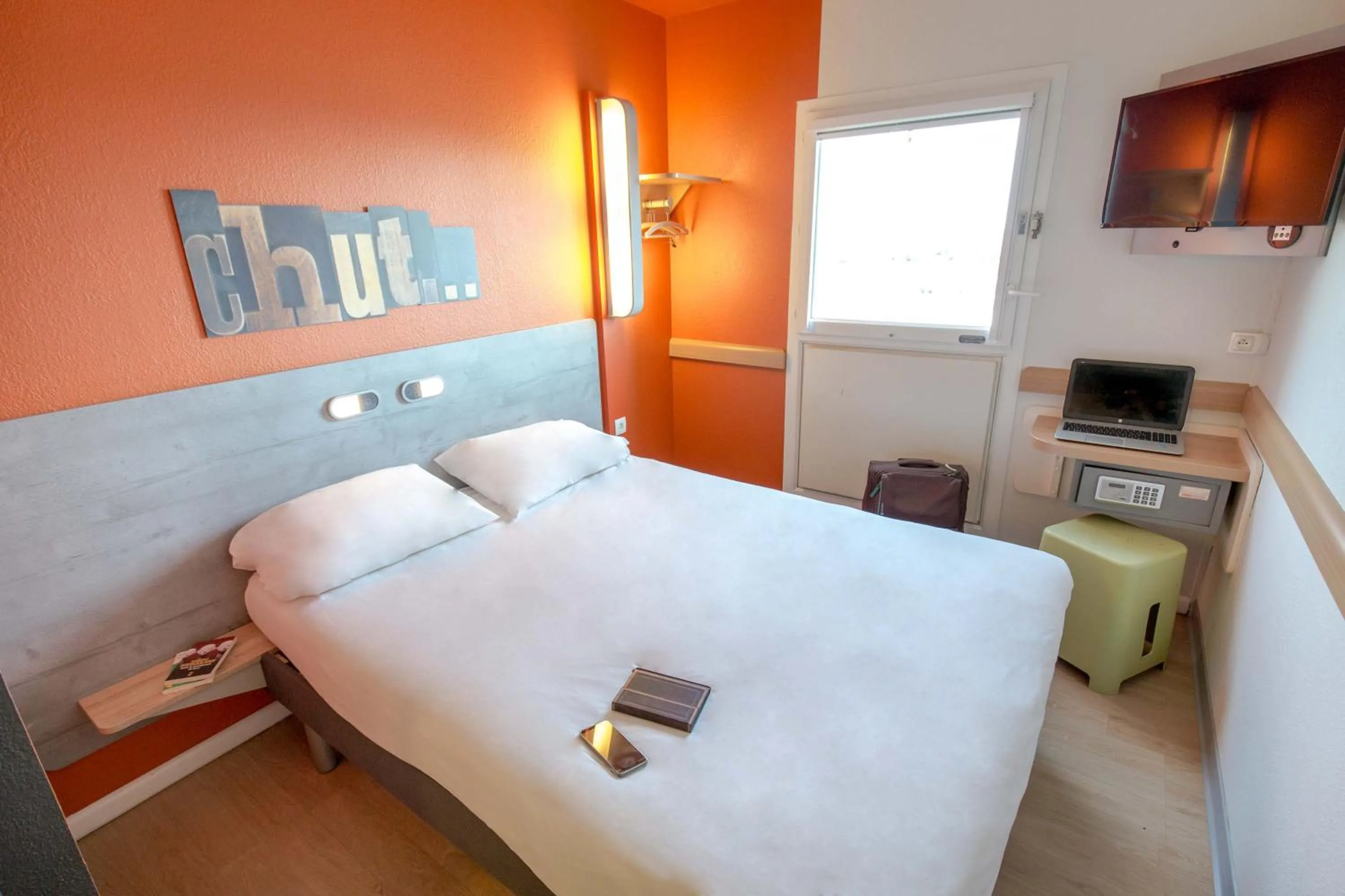 Photo of the whole room, Bed in ibis budget Marseille L'Estaque
