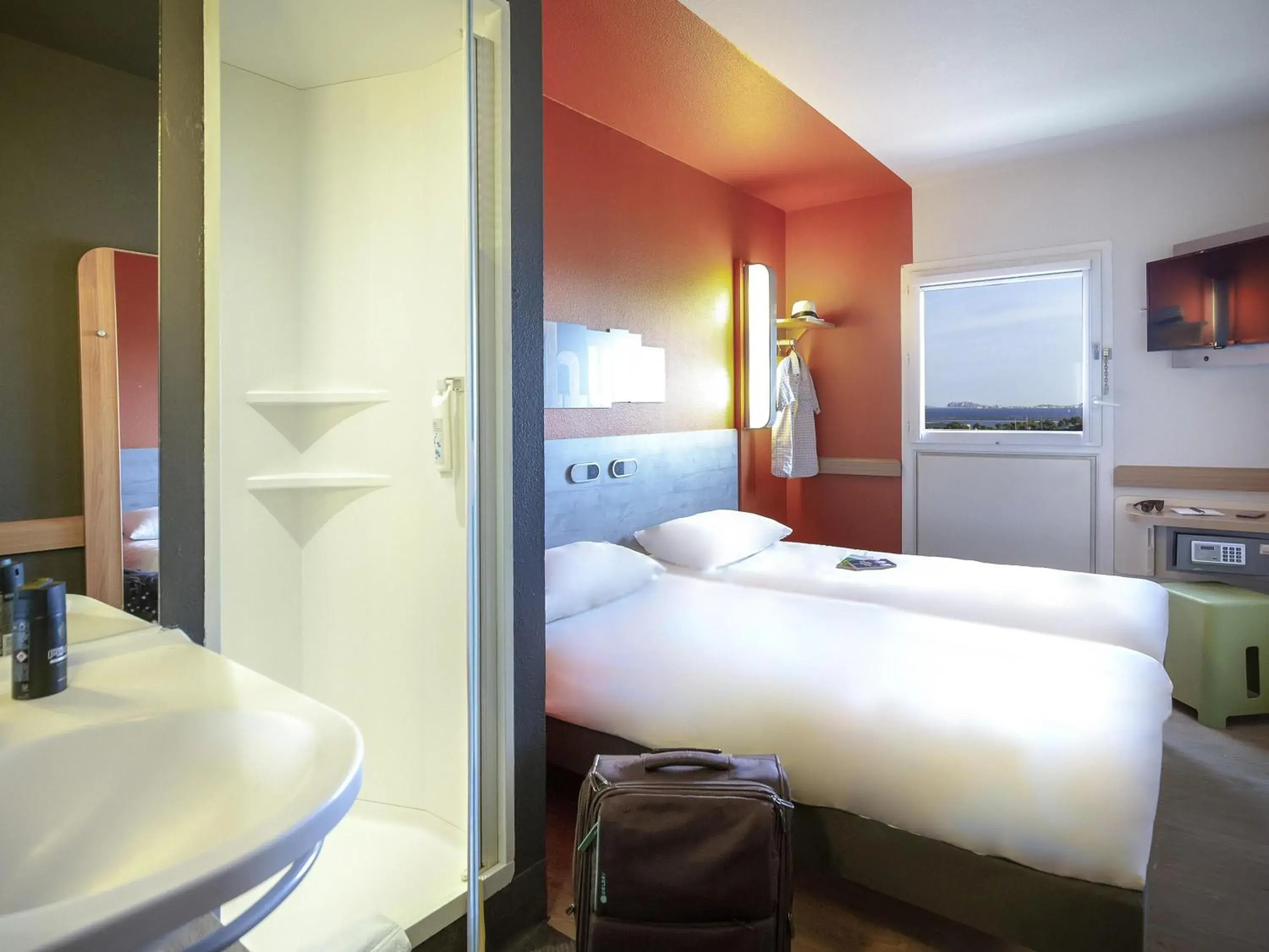 Bedroom, Bed in ibis budget Marseille L'Estaque Bedroom, Bed in ibis budget Marseille L'Estaque