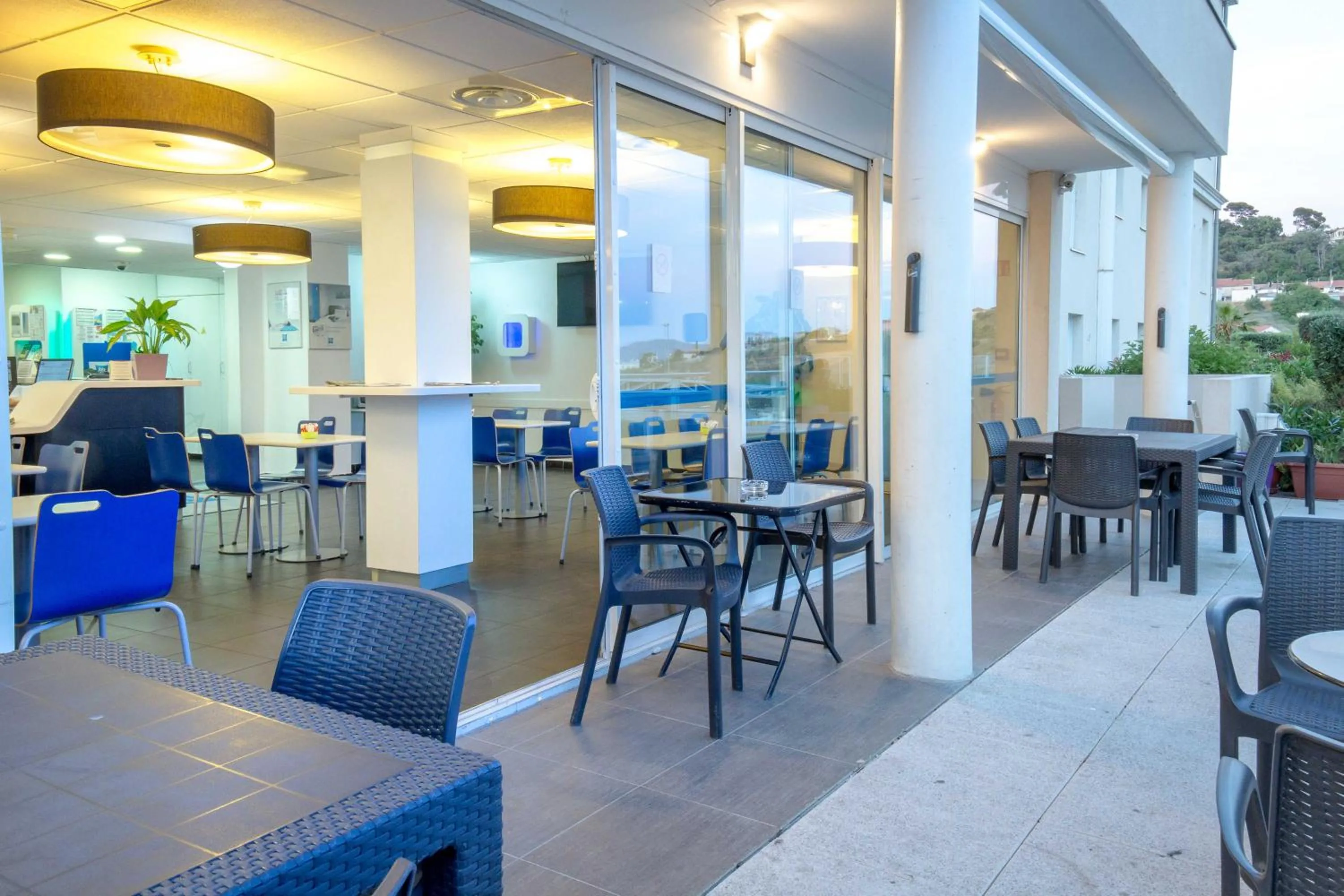 Restaurant/places to eat in ibis budget Marseille L'Estaque