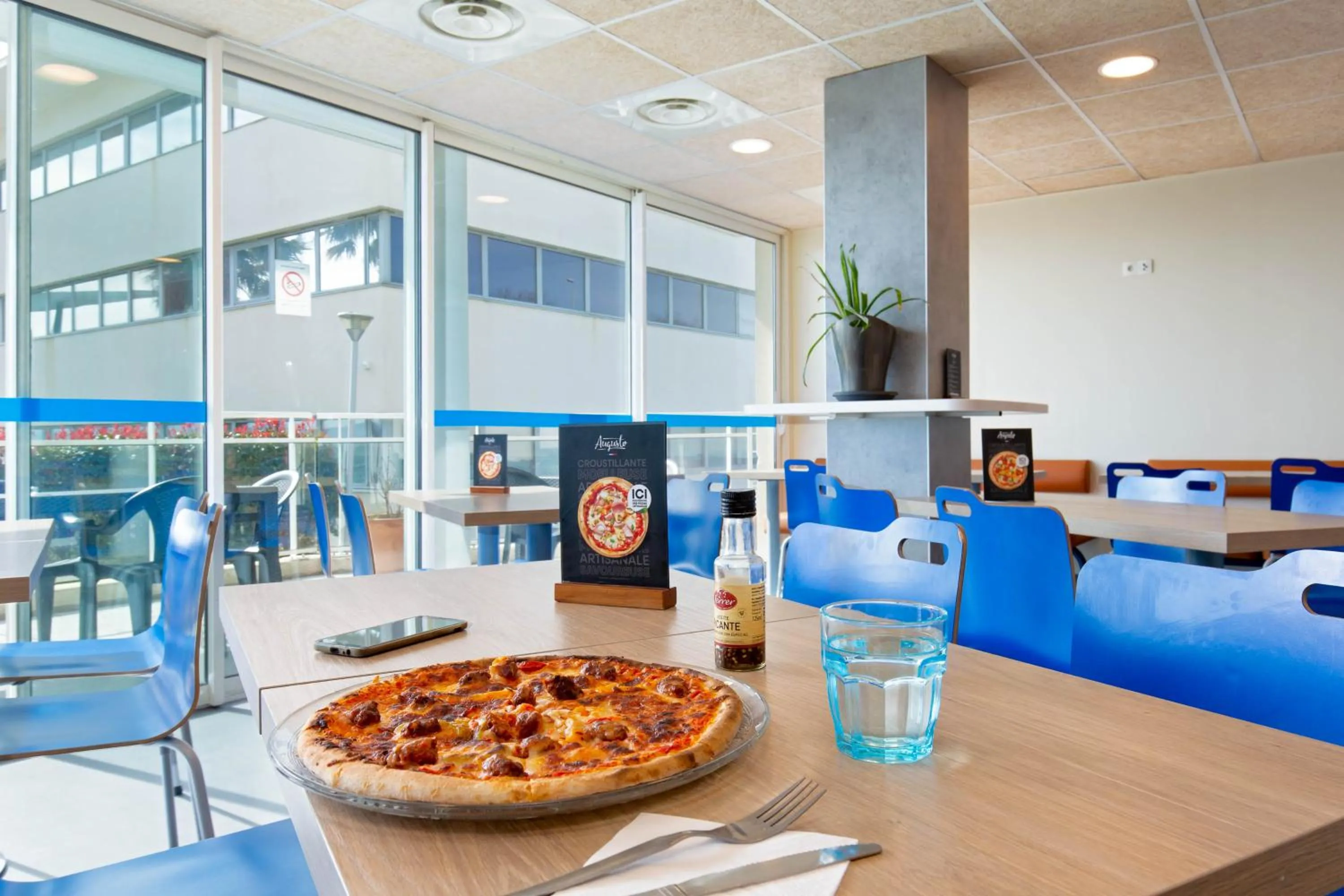 Restaurant/places to eat in ibis budget Marseille L'Estaque