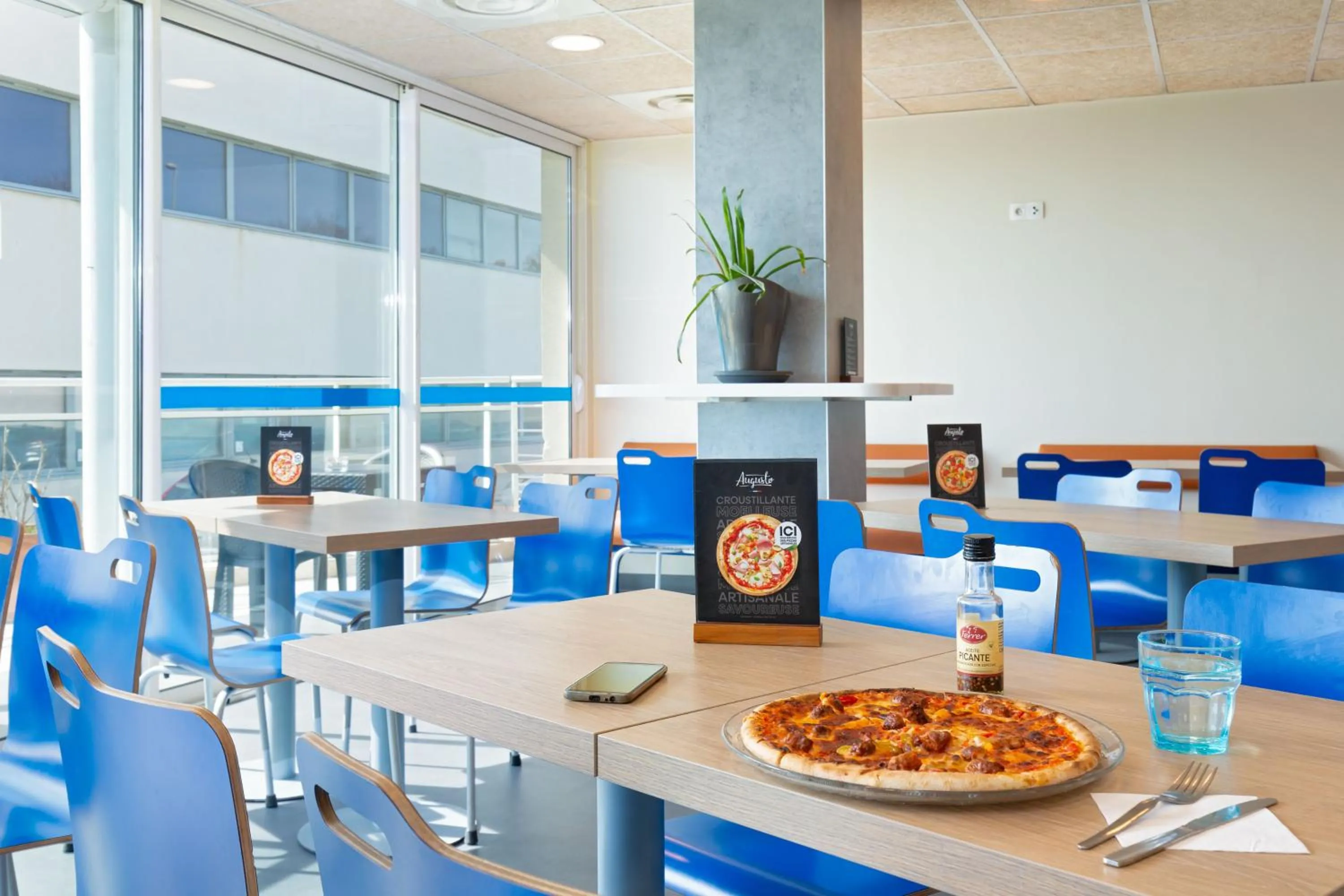 Restaurant/places to eat in ibis budget Marseille L'Estaque