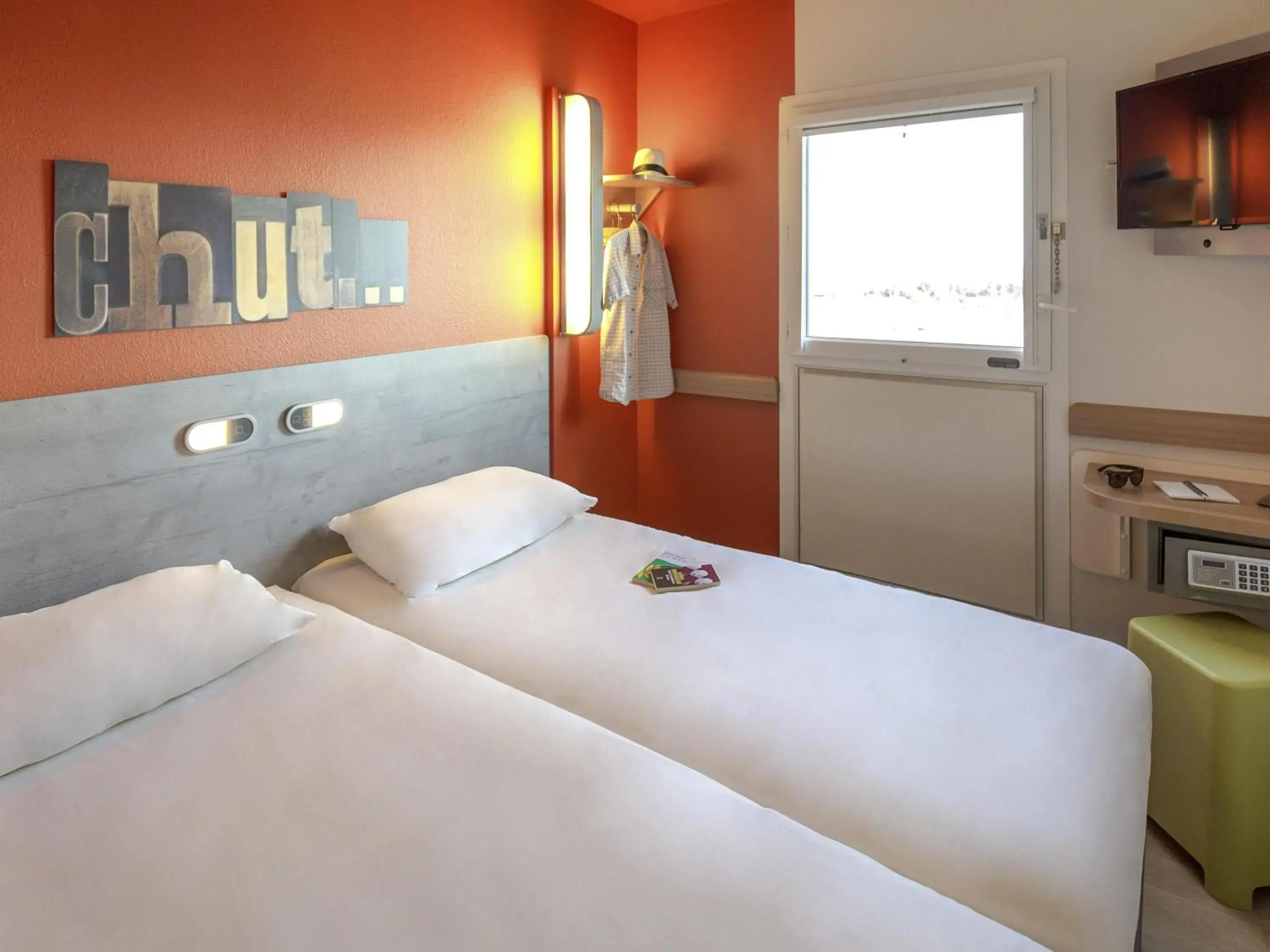 Bedroom, Bed in ibis budget Marseille L'Estaque Bedroom, Bed in ibis budget Marseille L'Estaque