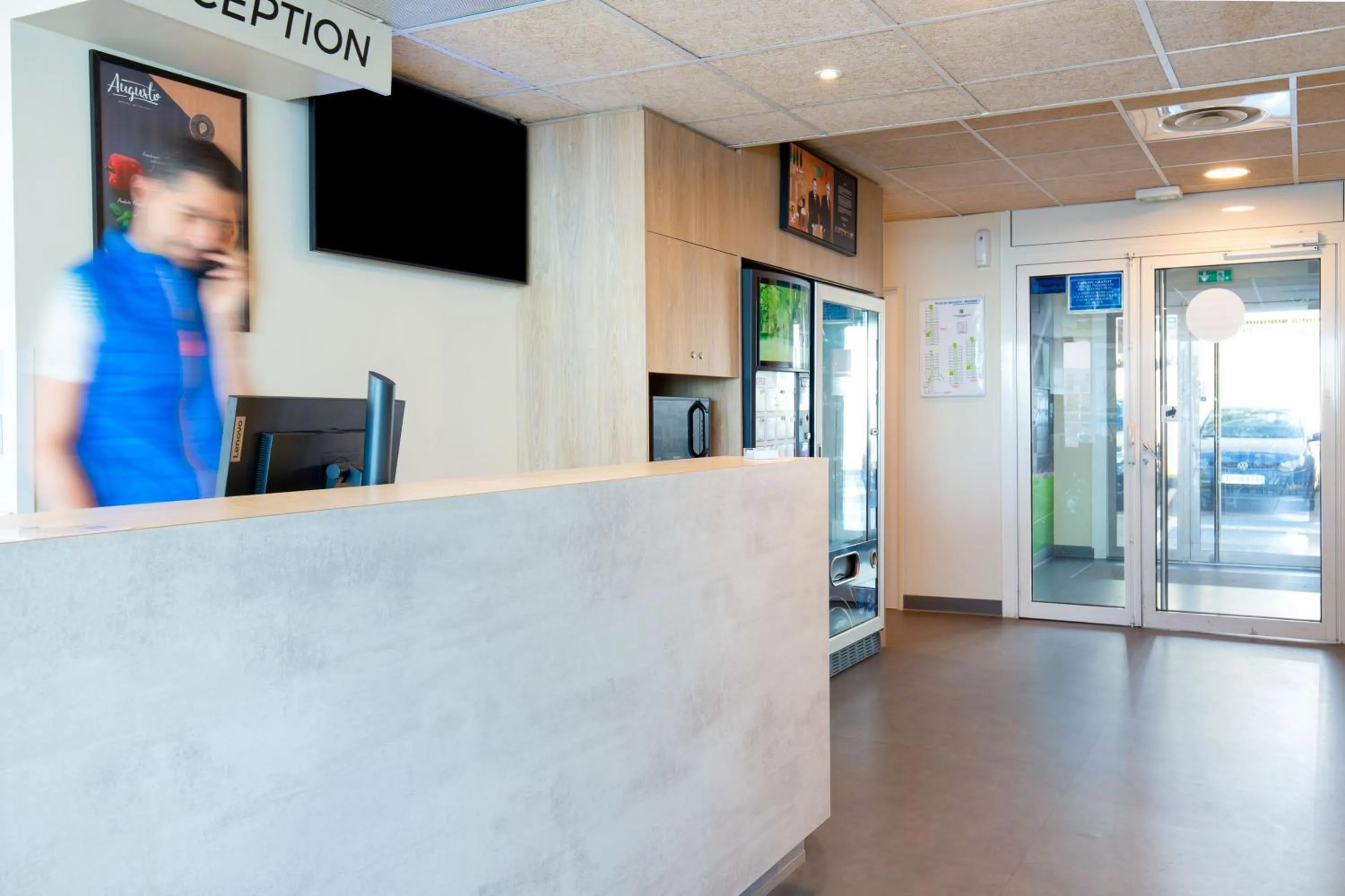 Lobby or reception in ibis budget Marseille L'Estaque
