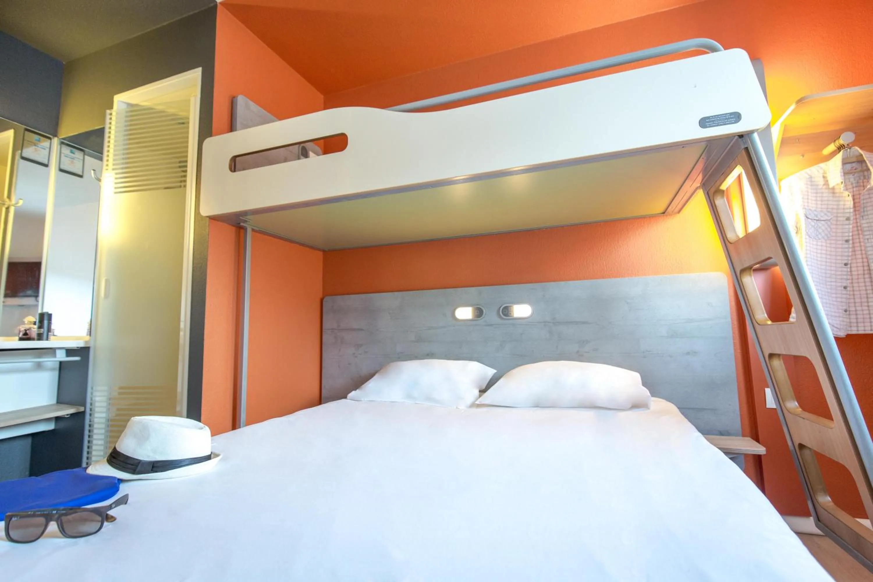bunk bed, Bed in ibis budget Marseille L'Estaque