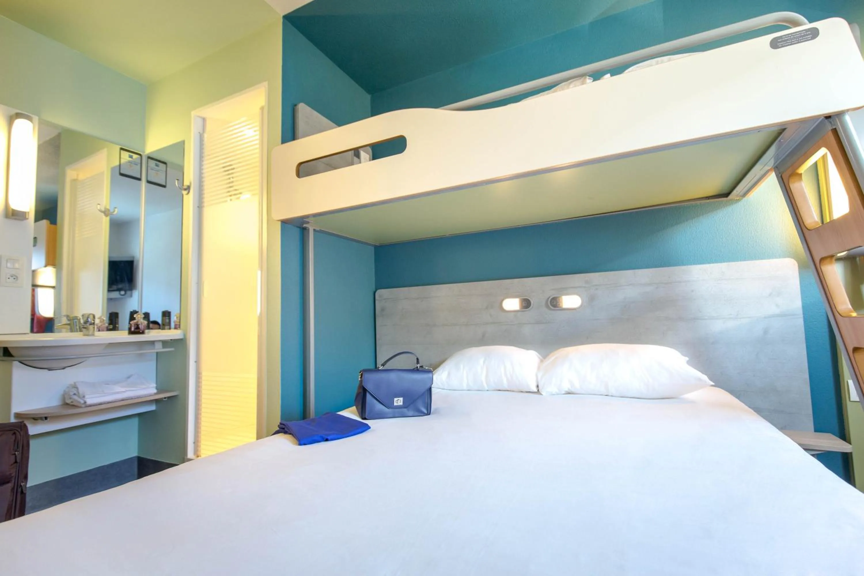 bunk bed, Bed in ibis budget Marseille L'Estaque