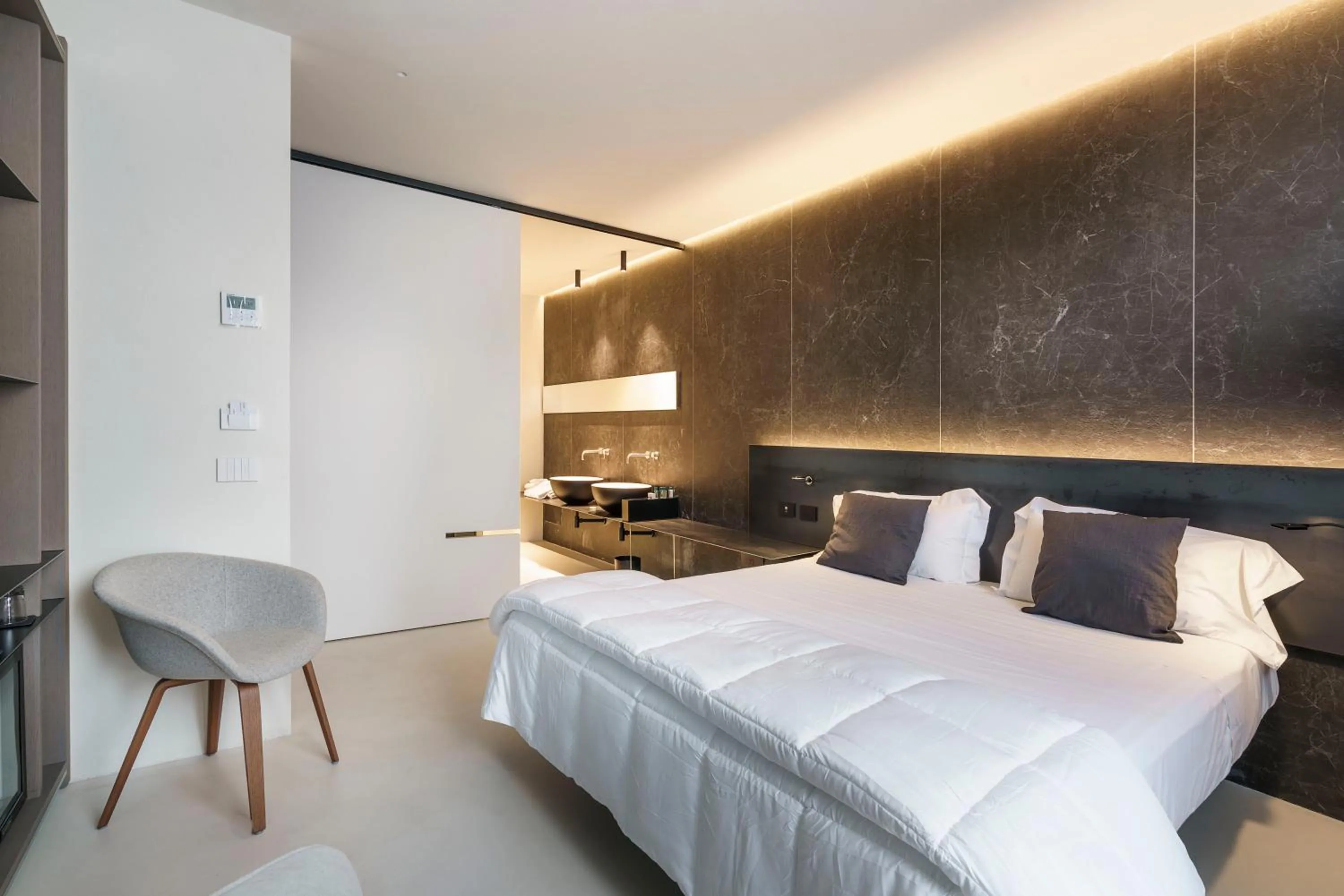 Property building, Bed in Meo Design Suites & Spa