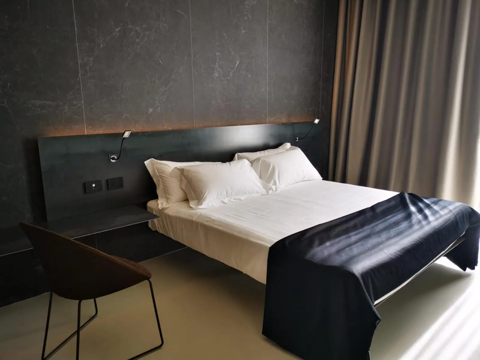 Shower, Bed in Meo Design Suites & Spa