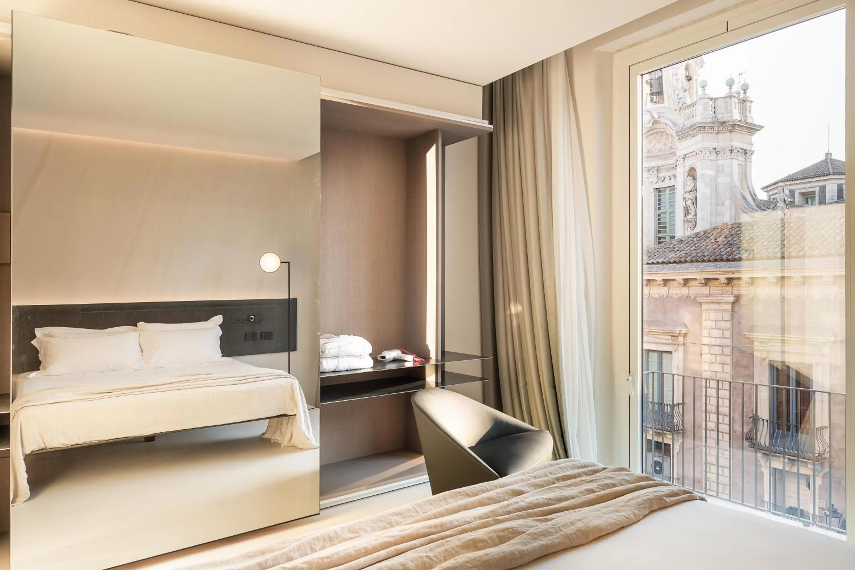 Shower, Bed in Meo Design Suites & Spa