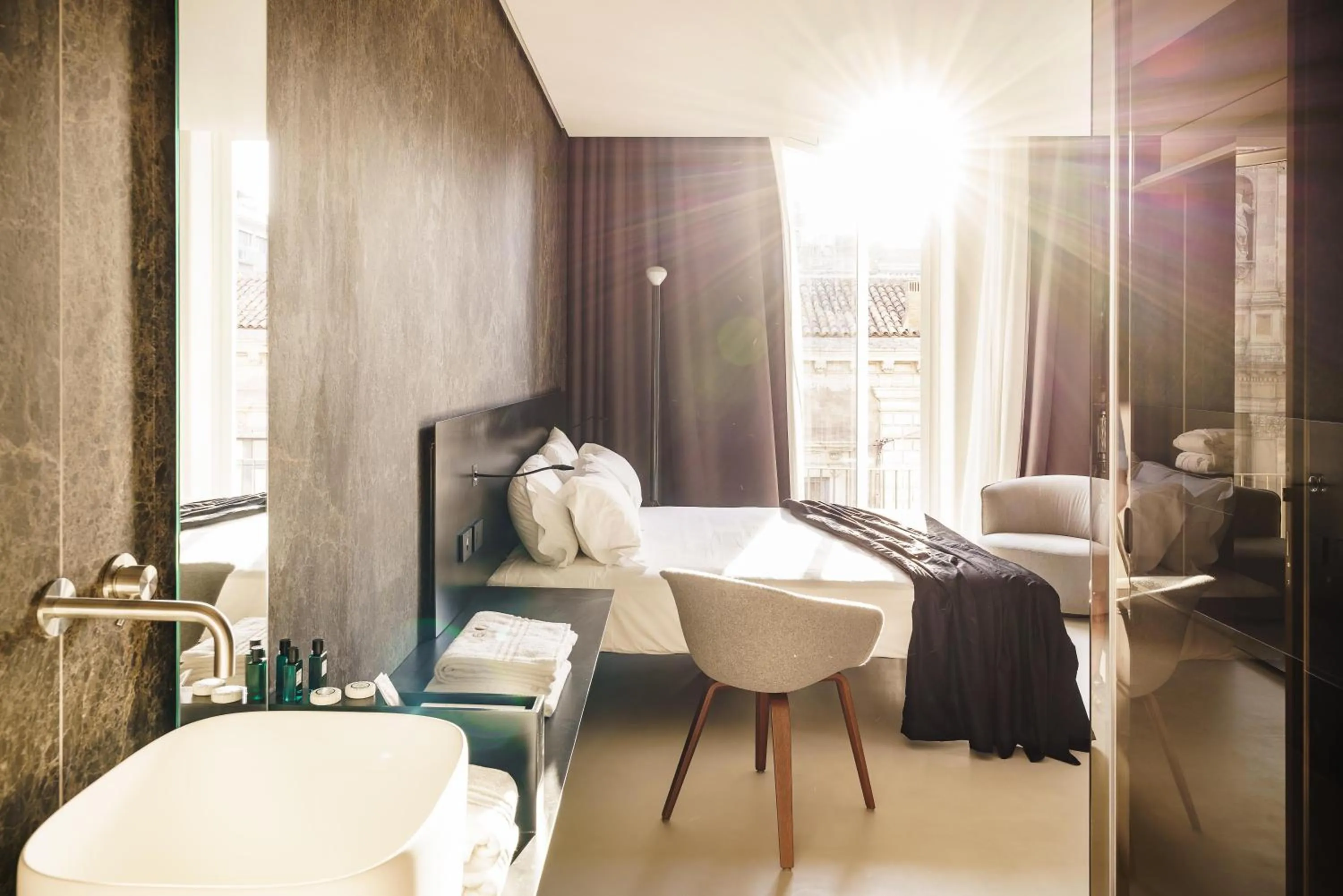 Shower, Bed in Meo Design Suites & Spa