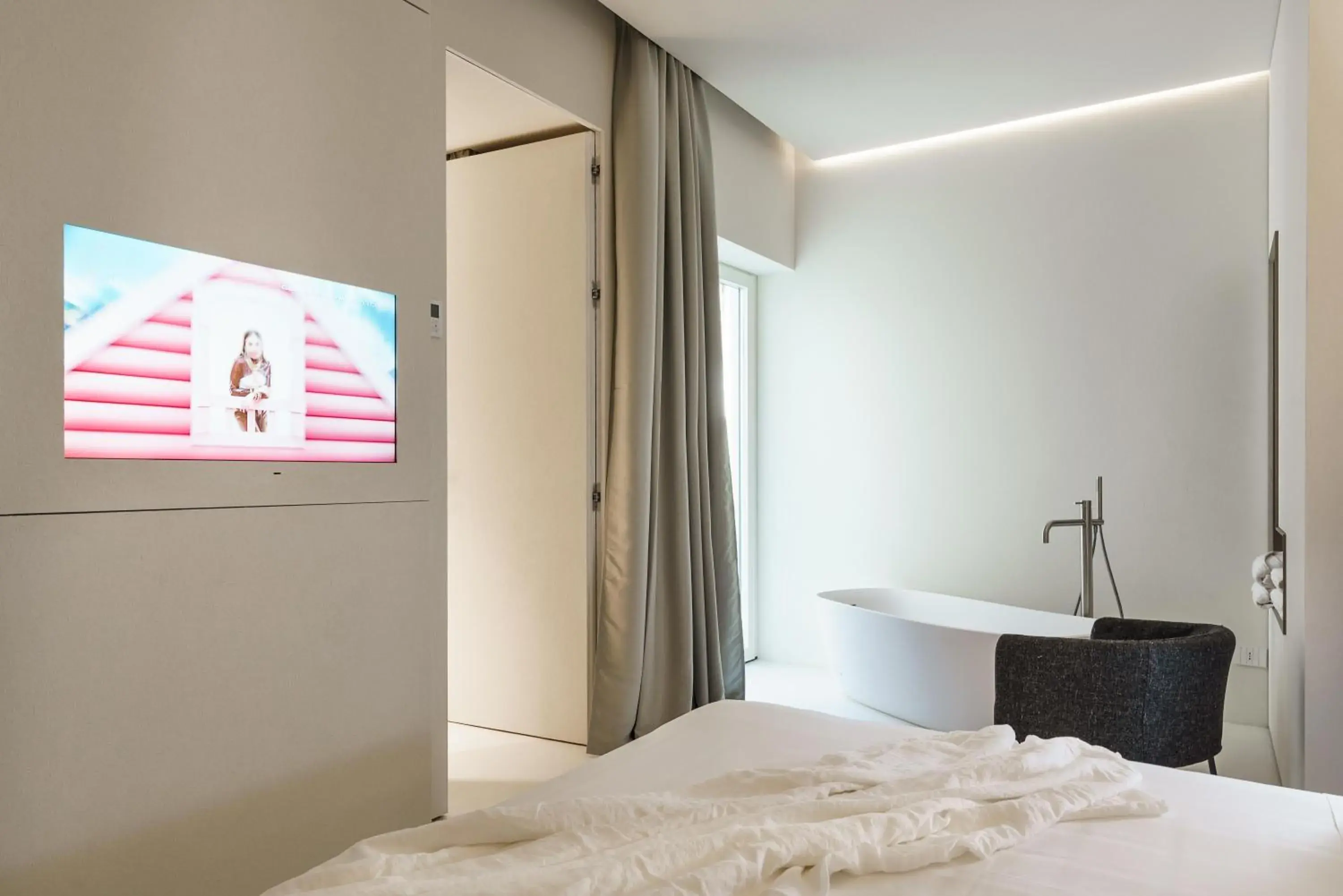 Deluxe Double Room with Bath in Meo Design Suites & Spa Deluxe Double Room with Bath in Meo Design Suites & Spa