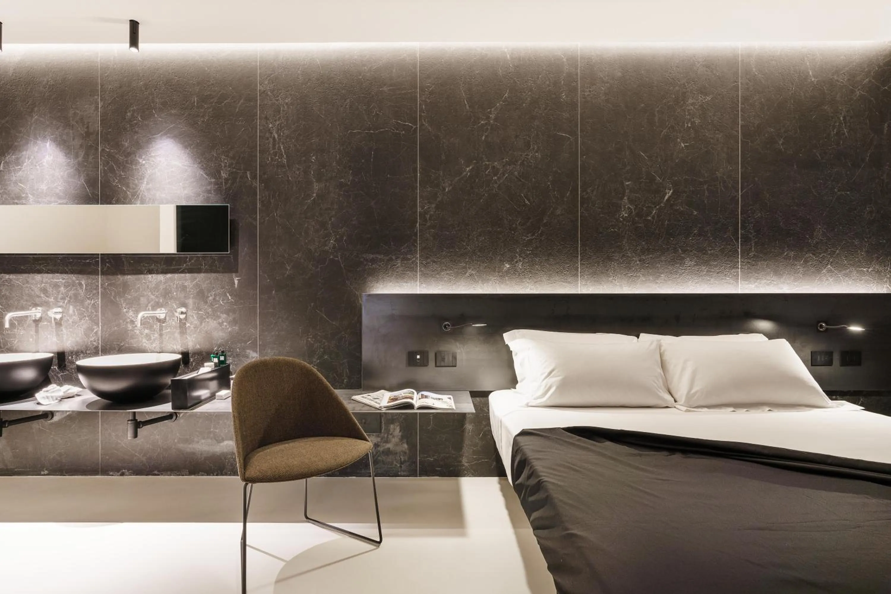 Shower, Bed in Meo Design Suites & Spa