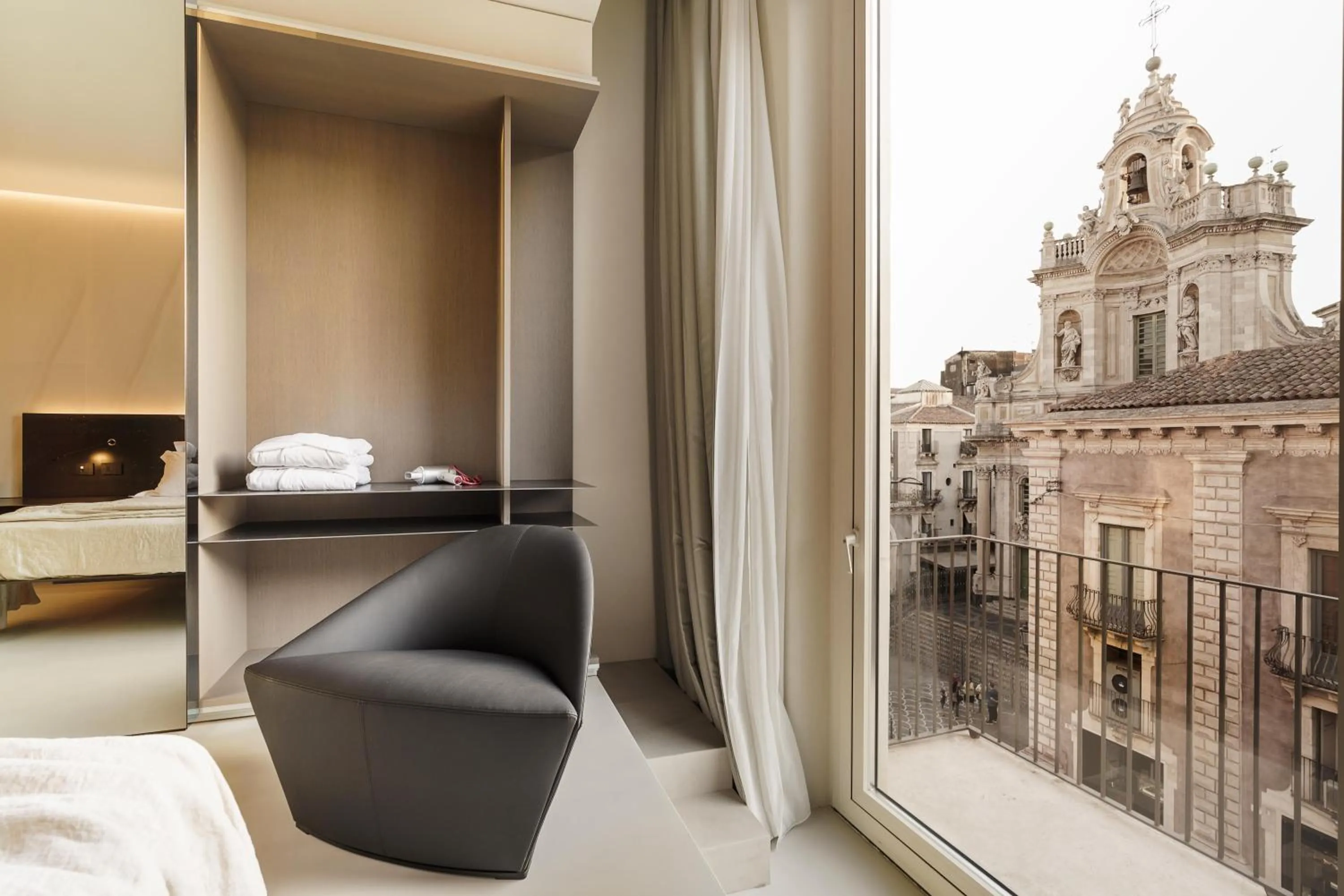 Shower, Bed in Meo Design Suites & Spa