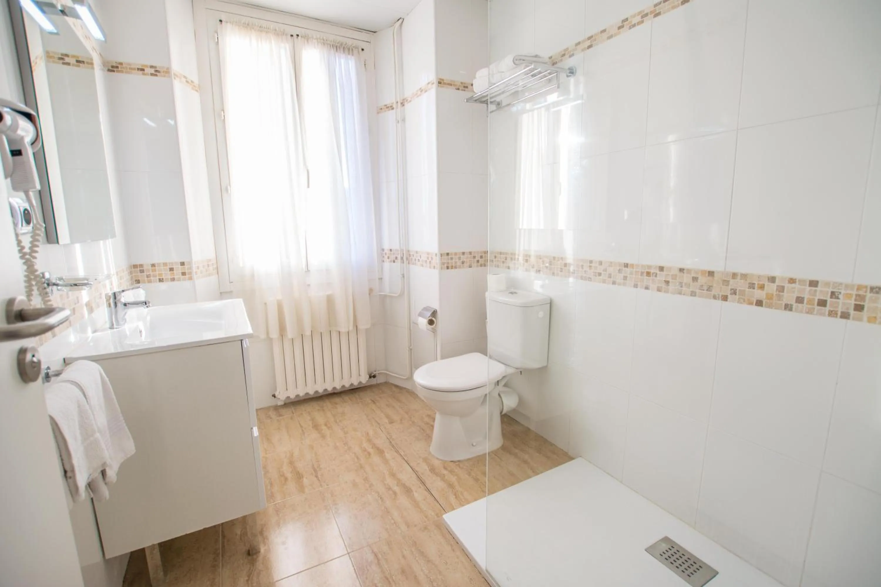 Bathroom in Hôtel Le Tivoli